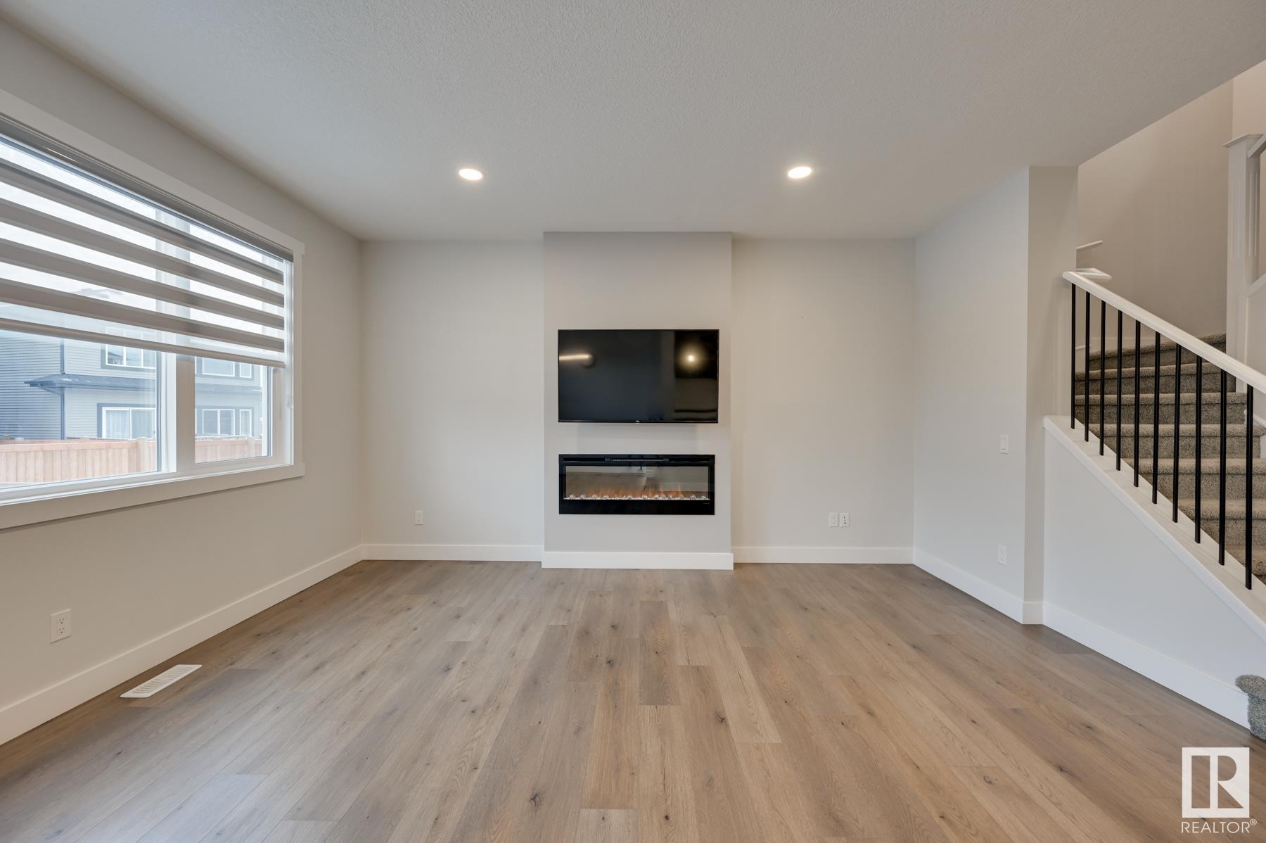      15651 14 AV SW , Edmonton,  ,T6W 4E4 ;  Listing Number: MLS E4419850