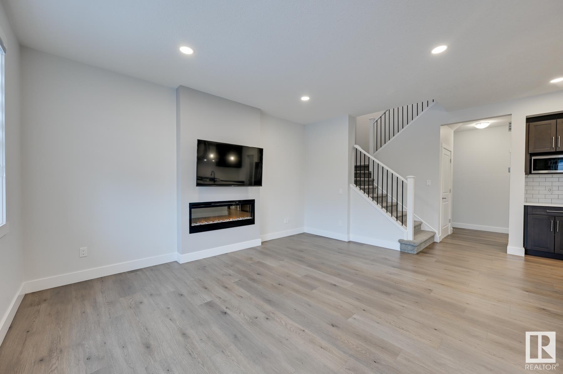      15651 14 AV SW , Edmonton,  ,T6W 4E4 ;  Listing Number: MLS E4419850