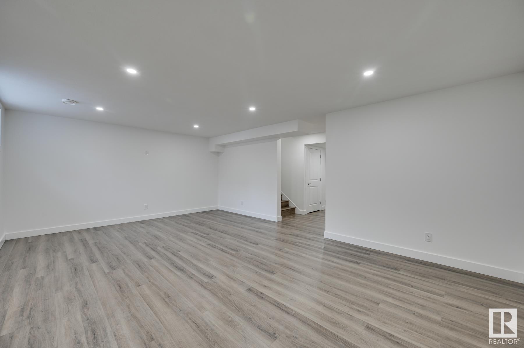      15651 14 AV SW , Edmonton,  ,T6W 4E4 ;  Listing Number: MLS E4419850