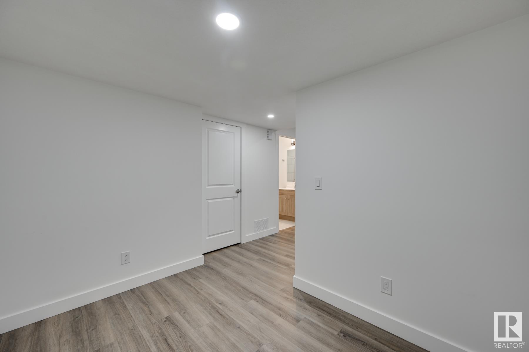      15651 14 AV SW , Edmonton,  ,T6W 4E4 ;  Listing Number: MLS E4419850