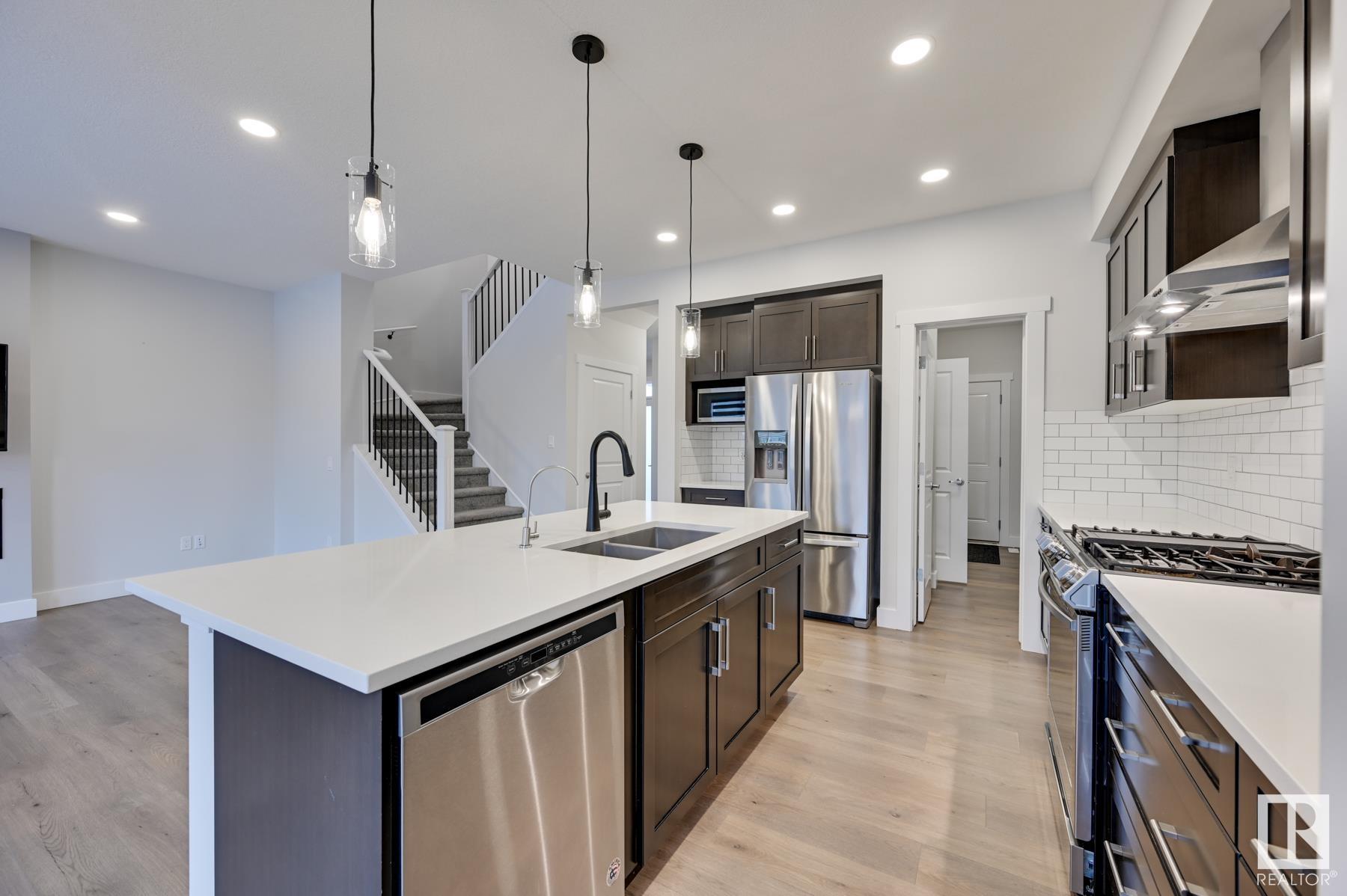      15651 14 AV SW , Edmonton,  ,T6W 4E4 ;  Listing Number: MLS E4419850