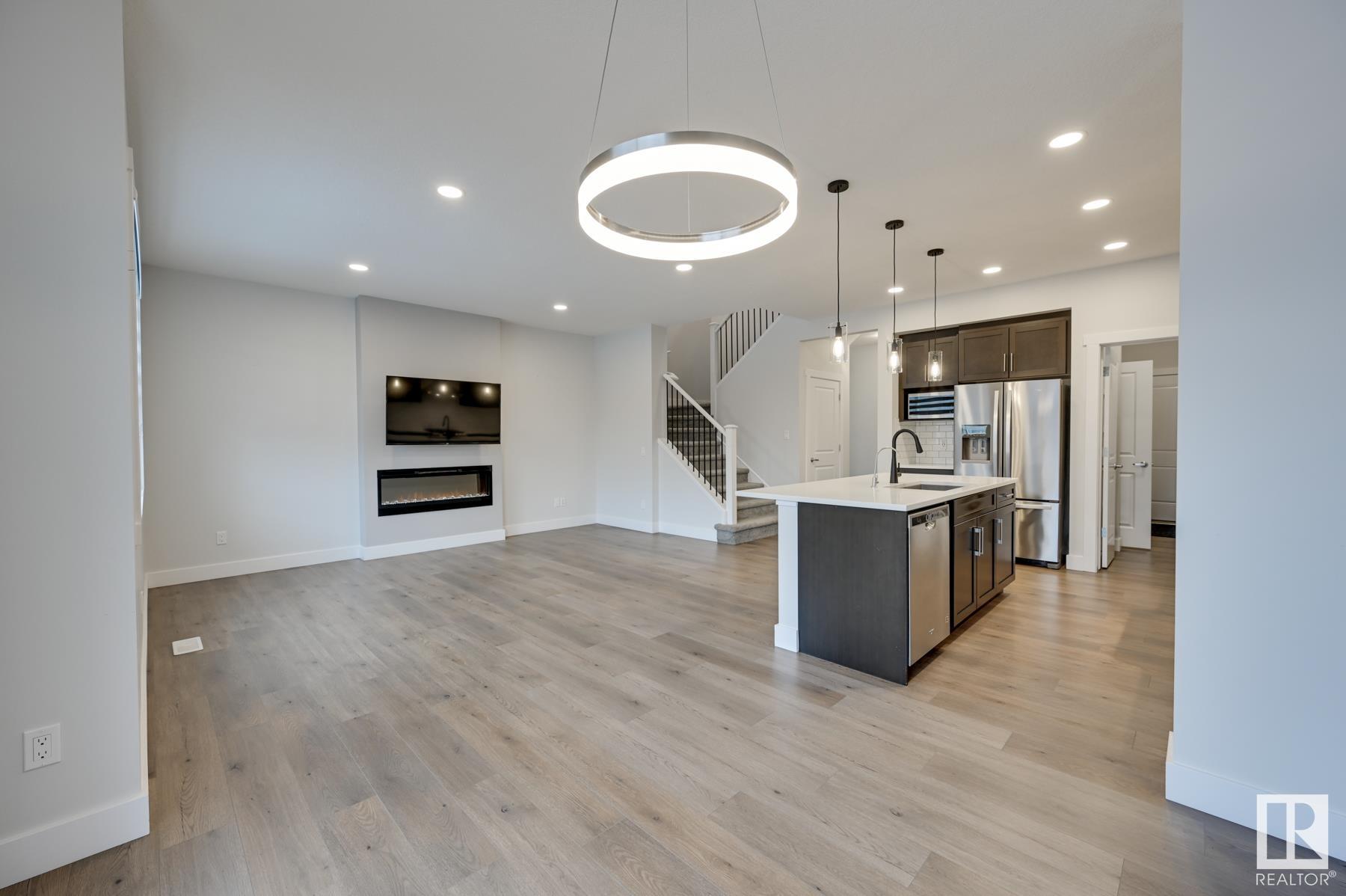      15651 14 AV SW , Edmonton,  ,T6W 4E4 ;  Listing Number: MLS E4419850