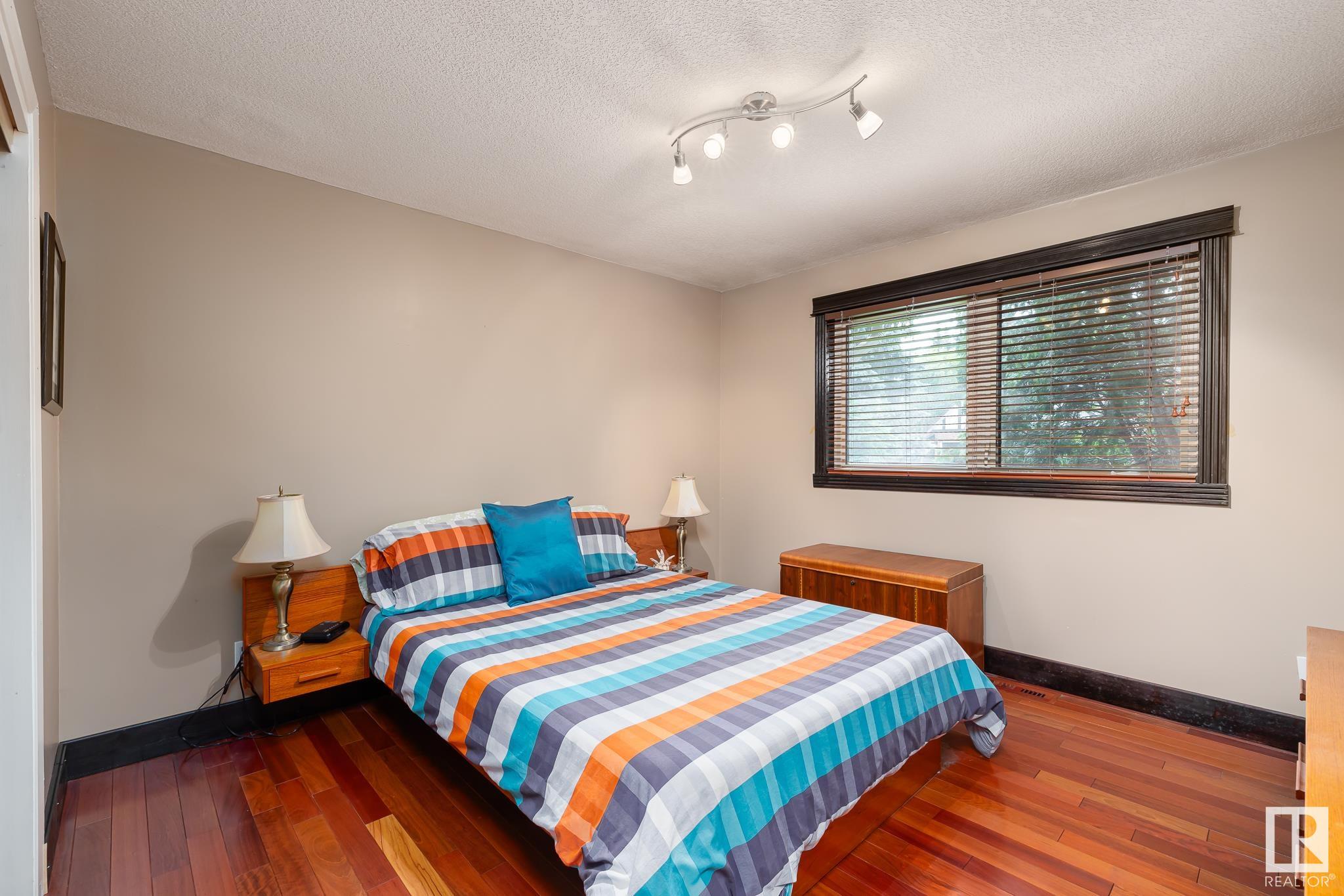      16 QUESNELL CR NW , Edmonton,  ,T5R 5N9 ;  Listing Number: MLS E4419889