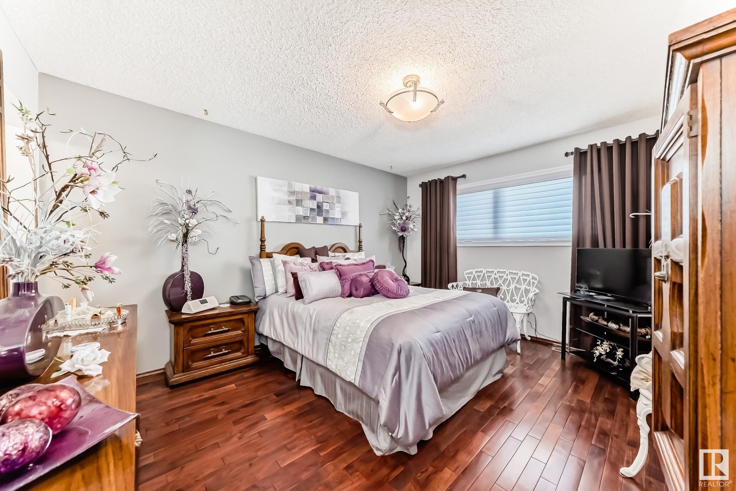      11124 36A AV NW , Edmonton,  ,T6J 0E5 ;  Listing Number: MLS E4419904