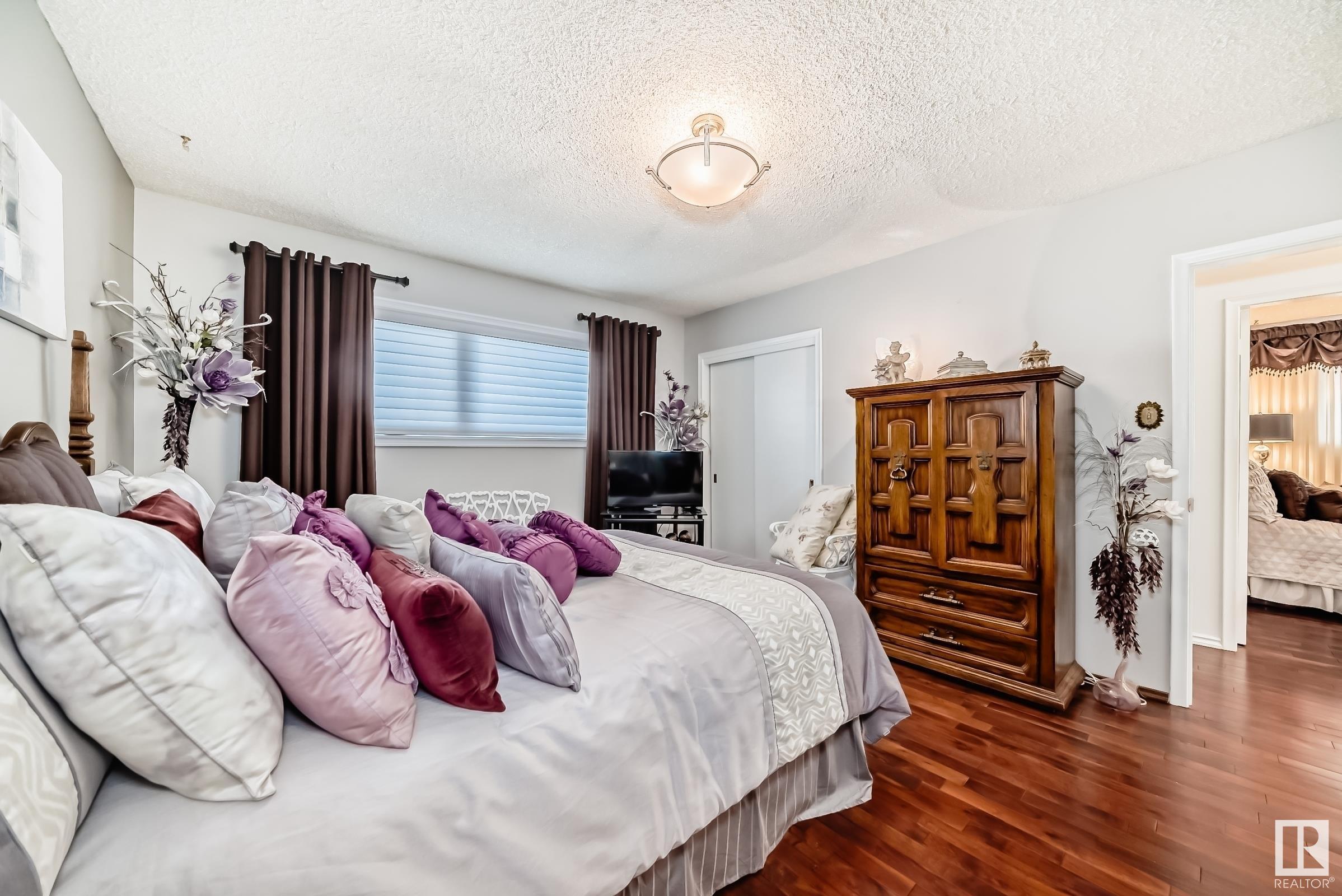      11124 36A AV NW , Edmonton,  ,T6J 0E5 ;  Listing Number: MLS E4419904