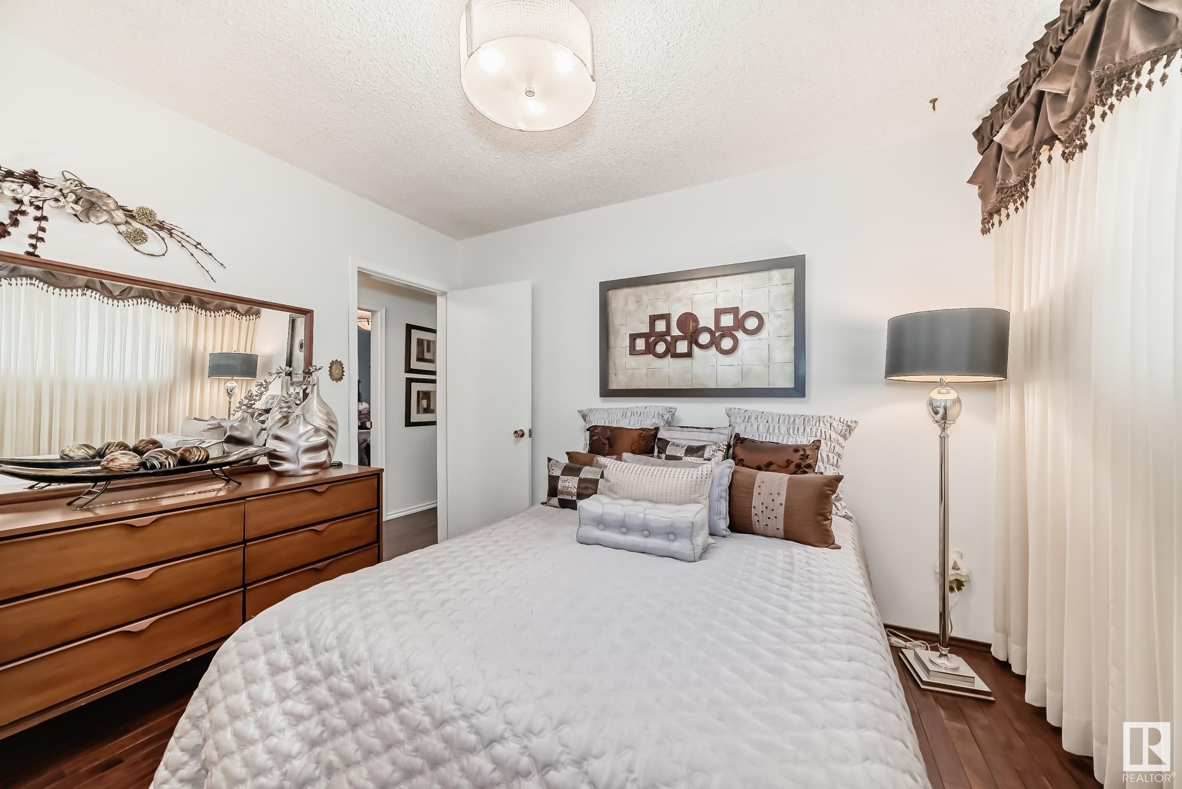      11124 36A AV NW , Edmonton,  ,T6J 0E5 ;  Listing Number: MLS E4419904