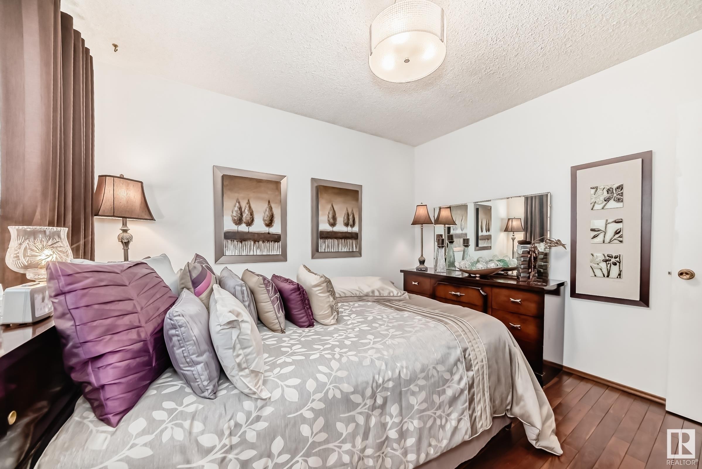     11124 36A AV NW , Edmonton,  ,T6J 0E5 ;  Listing Number: MLS E4419904