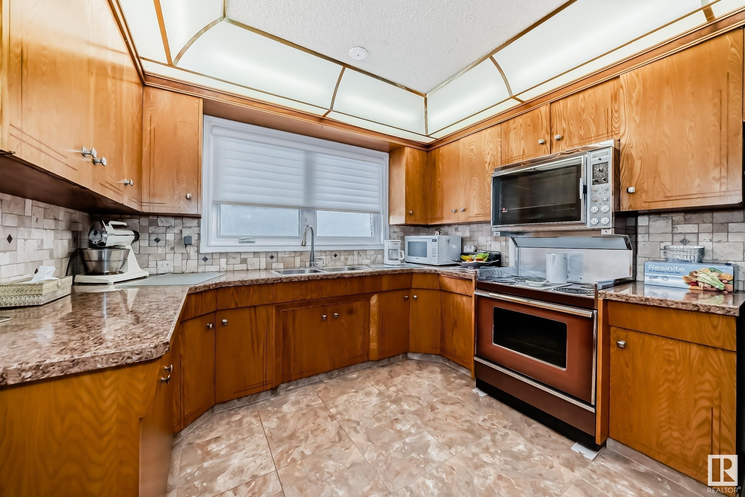      11124 36A AV NW , Edmonton,  ,T6J 0E5 ;  Listing Number: MLS E4419904