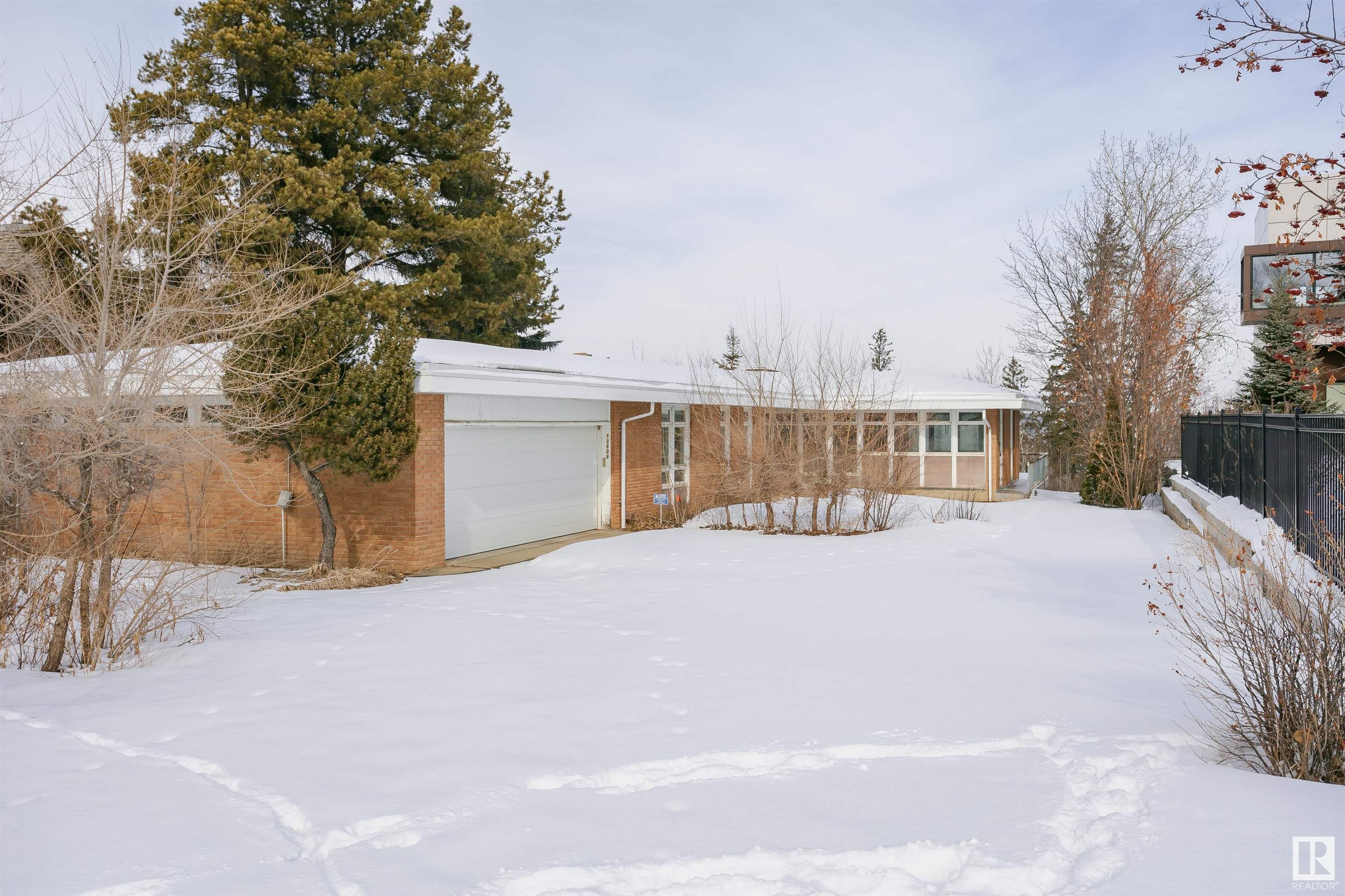      13808 VALLEYVIEW DR NW , Edmonton,  ,T5R 5T8 ;  Listing Number: MLS E4419934