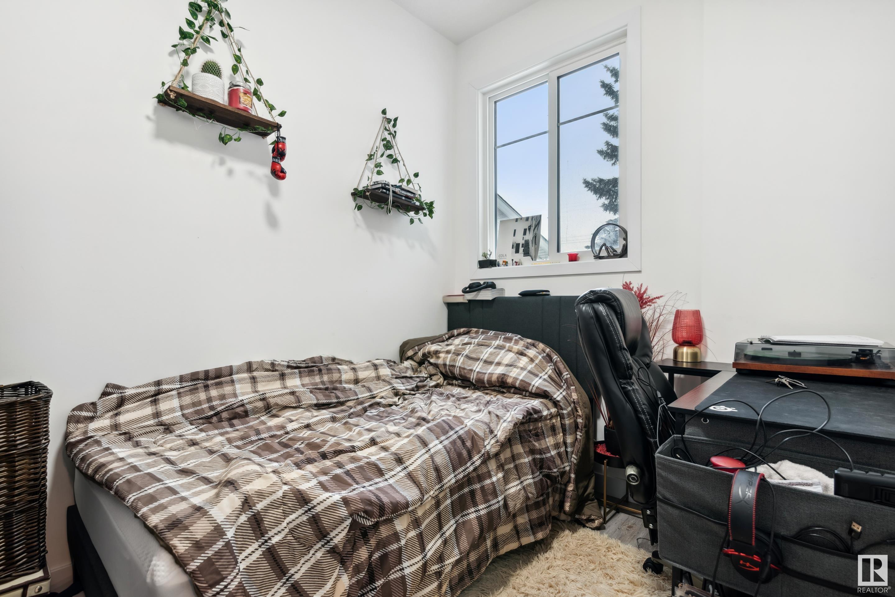      9537 106A AV NW , Edmonton,  ,T5H 0S9 ;  Listing Number: MLS E4419955