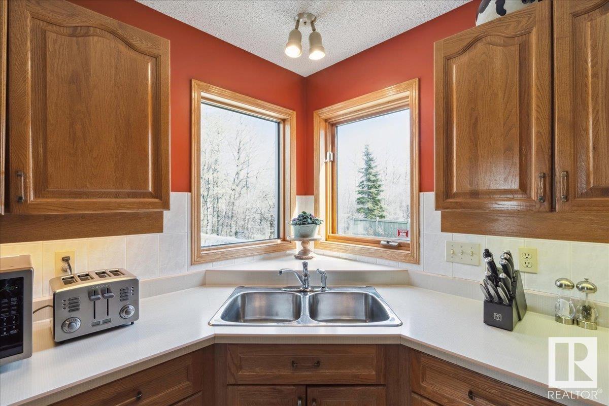 http://cdnparap120.paragonrels.com/ParagonImages/Property/p12/RAE/225332824/11/0/0/efba3f3c77ba163c7b12035da715767b/1/f7220f3d787c2da79a23eb4e30dade9c/225332824-77dd09f4-9fef-4295-9aea-50c76f3ae6ae.JPG