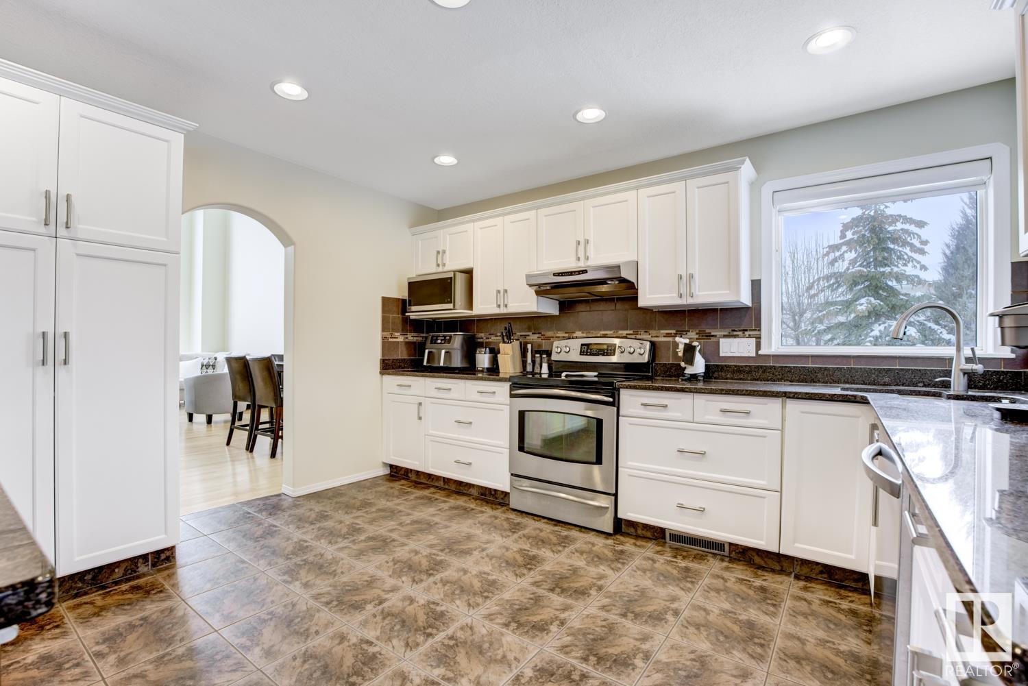      8918 159A AV NW , Edmonton,  ,T5Z 3E7 ;  Listing Number: MLS E4420006