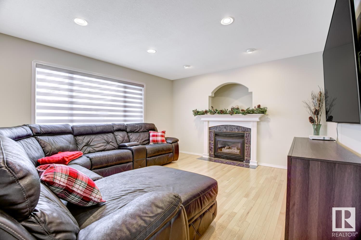     8918 159A AV NW , Edmonton,  ,T5Z 3E7 ;  Listing Number: MLS E4420006