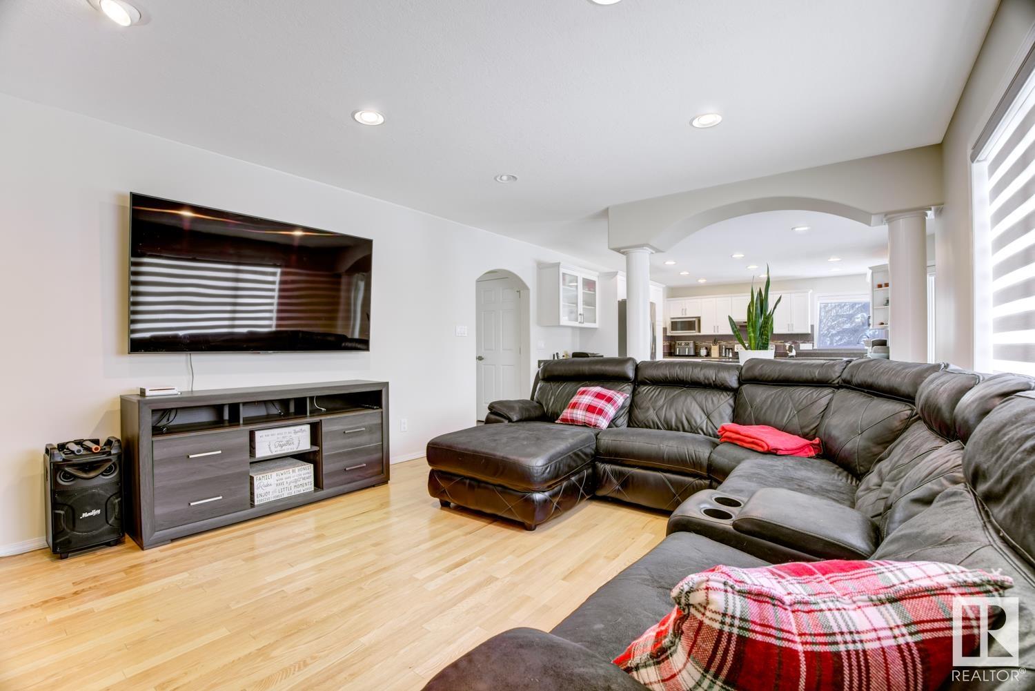      8918 159A AV NW , Edmonton,  ,T5Z 3E7 ;  Listing Number: MLS E4420006
