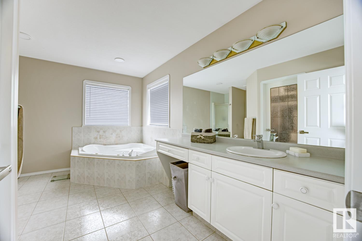      8918 159A AV NW , Edmonton,  ,T5Z 3E7 ;  Listing Number: MLS E4420006