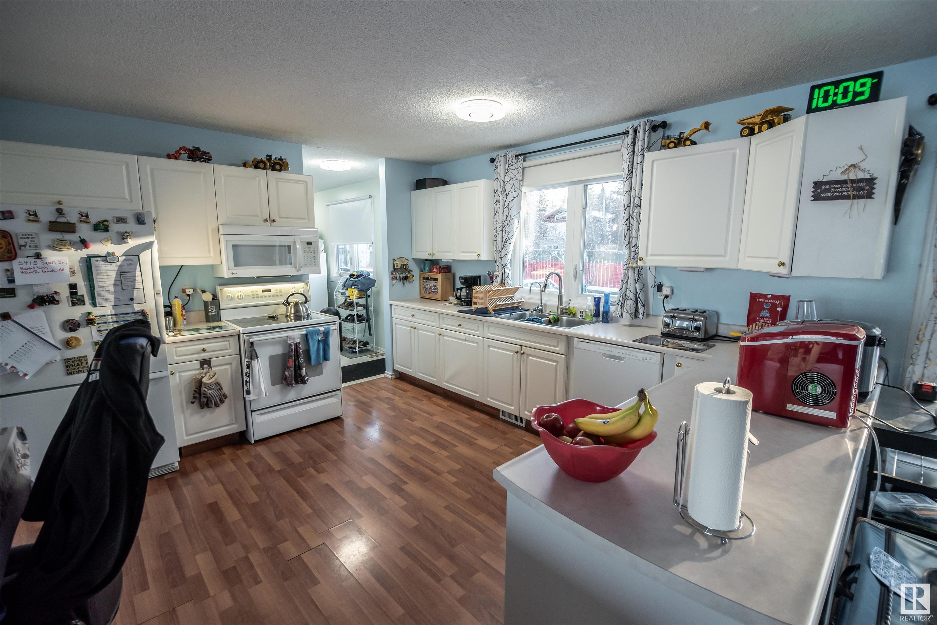      5415 Sunset DR , Rural Lac Ste. Anne County,  ,T0E 0A0 ;  Listing Number: MLS E4420024