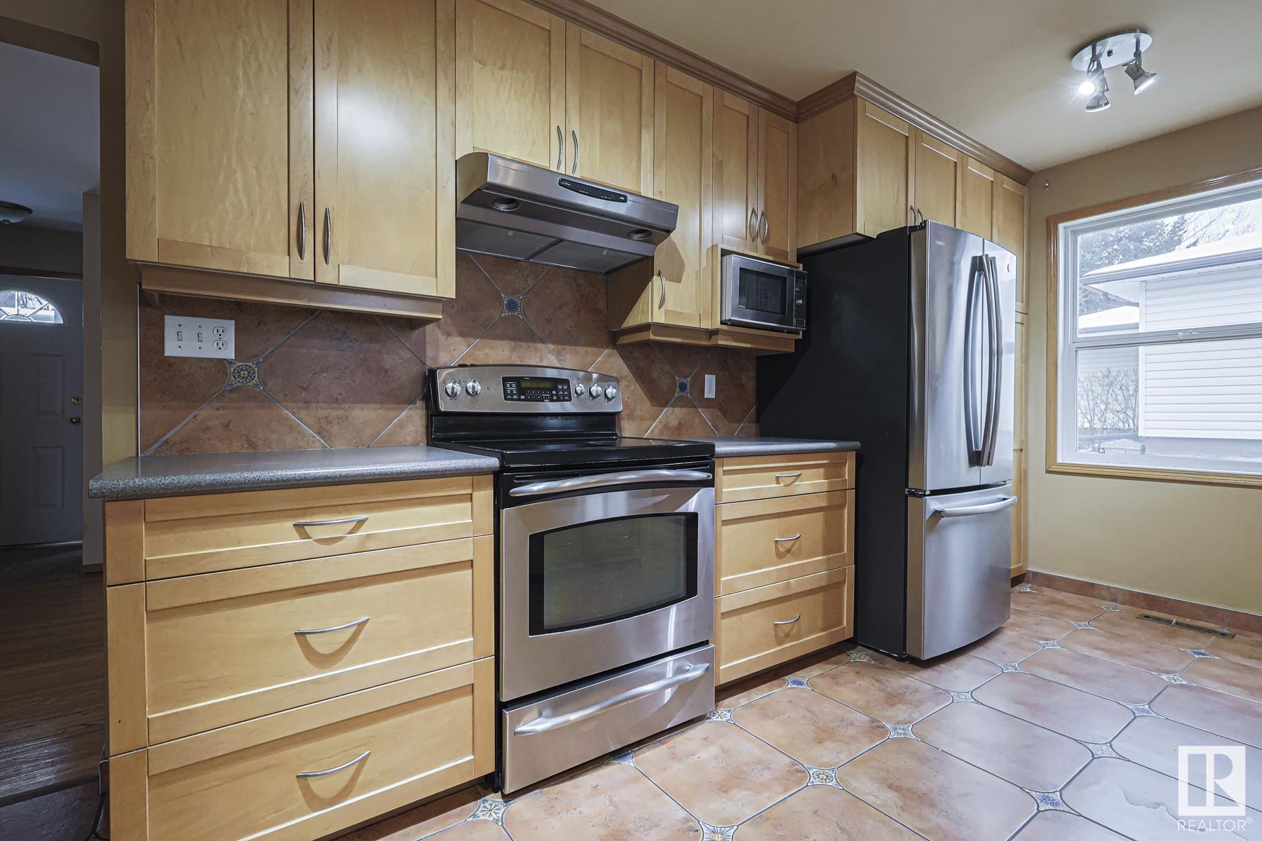      72 GLADSTONE CR , St. Albert,  ,T8N 0W7 ;  Listing Number: MLS E4420028