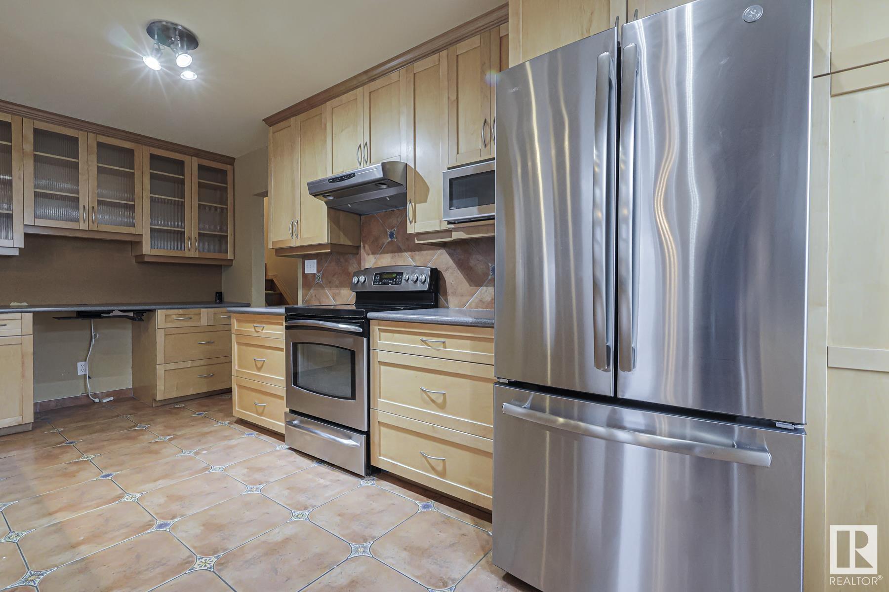      72 GLADSTONE CR , St. Albert,  ,T8N 0W7 ;  Listing Number: MLS E4420028