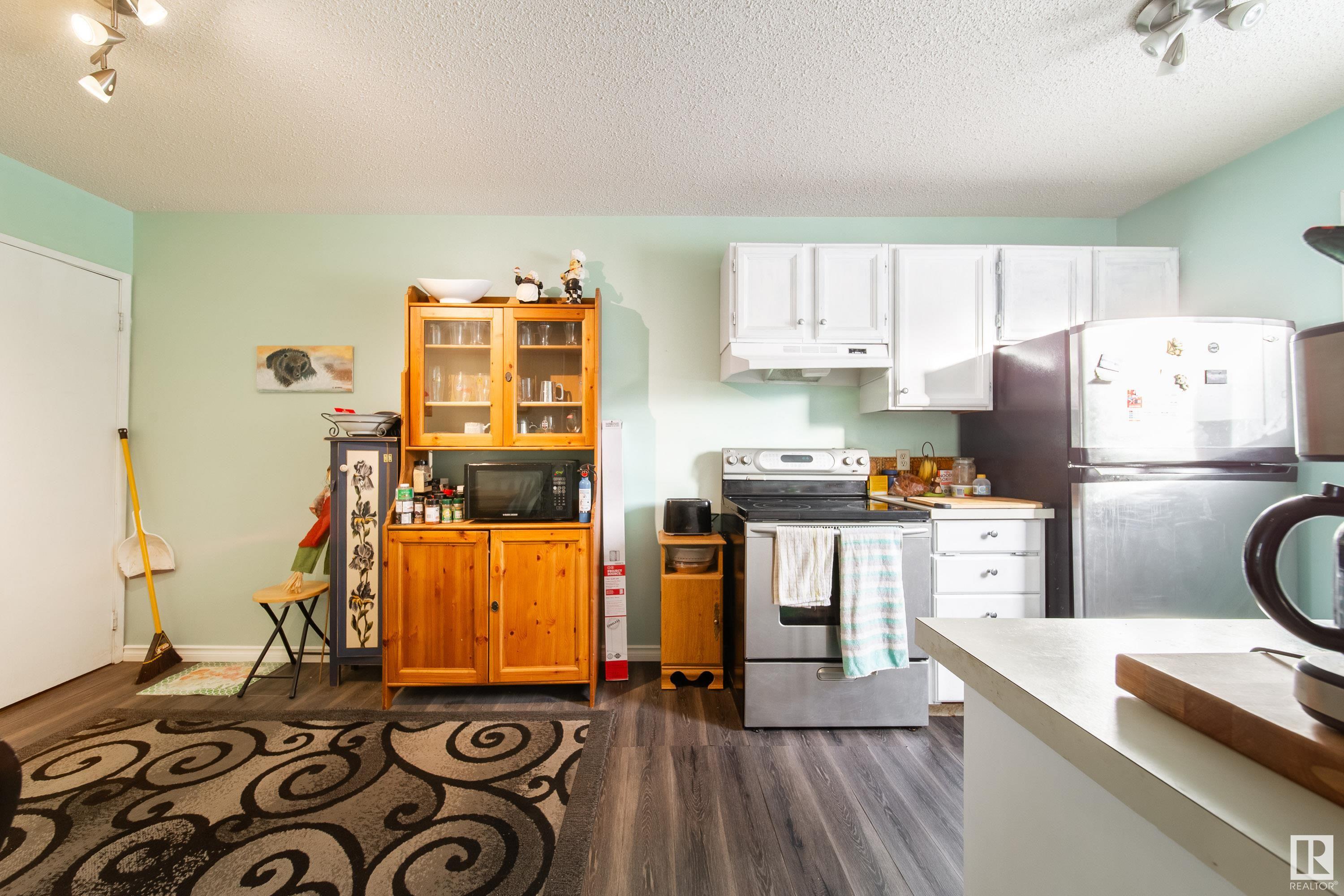      11313 22 AV NW , Edmonton,  ,T6J 4V8 ;  Listing Number: MLS E4420035