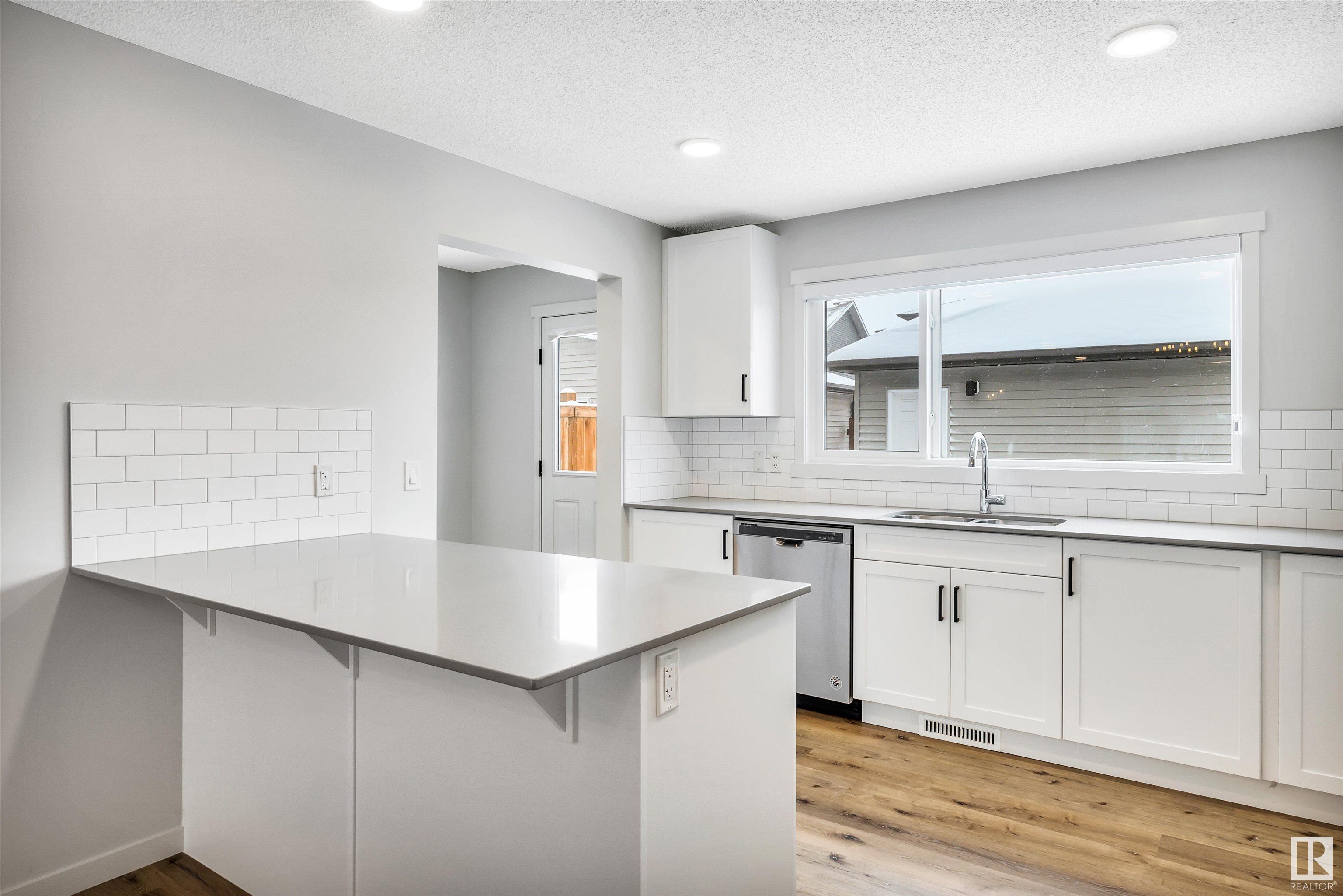      17479 77 ST NW , Edmonton,  ,T5Z 0R4 ;  Listing Number: MLS E4420043