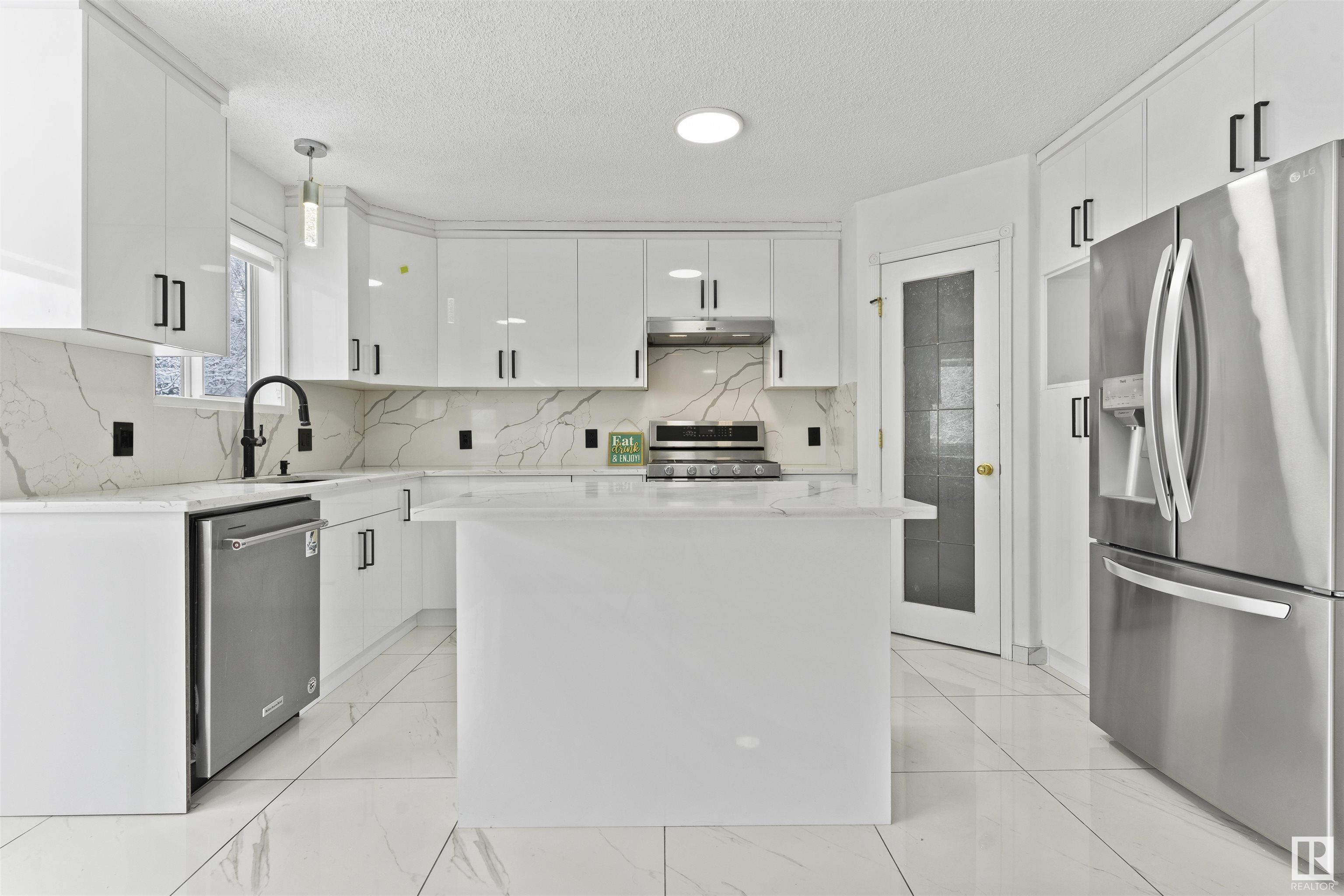      3105 41a Ave NW , Edmonton,  ,T6T 1J4 ;  Listing Number: MLS E4420057
