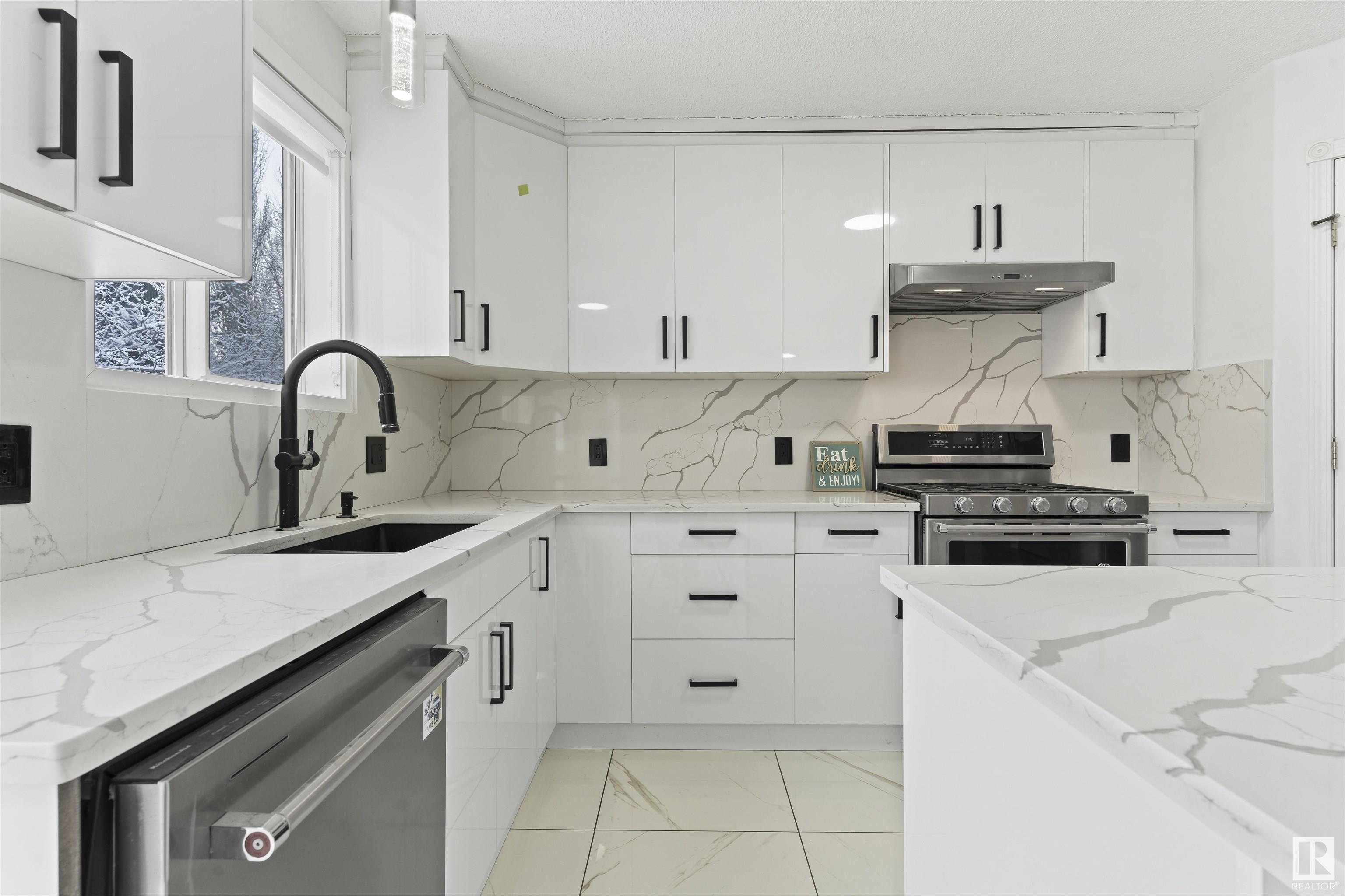      3105 41a Ave NW , Edmonton,  ,T6T 1J4 ;  Listing Number: MLS E4420057