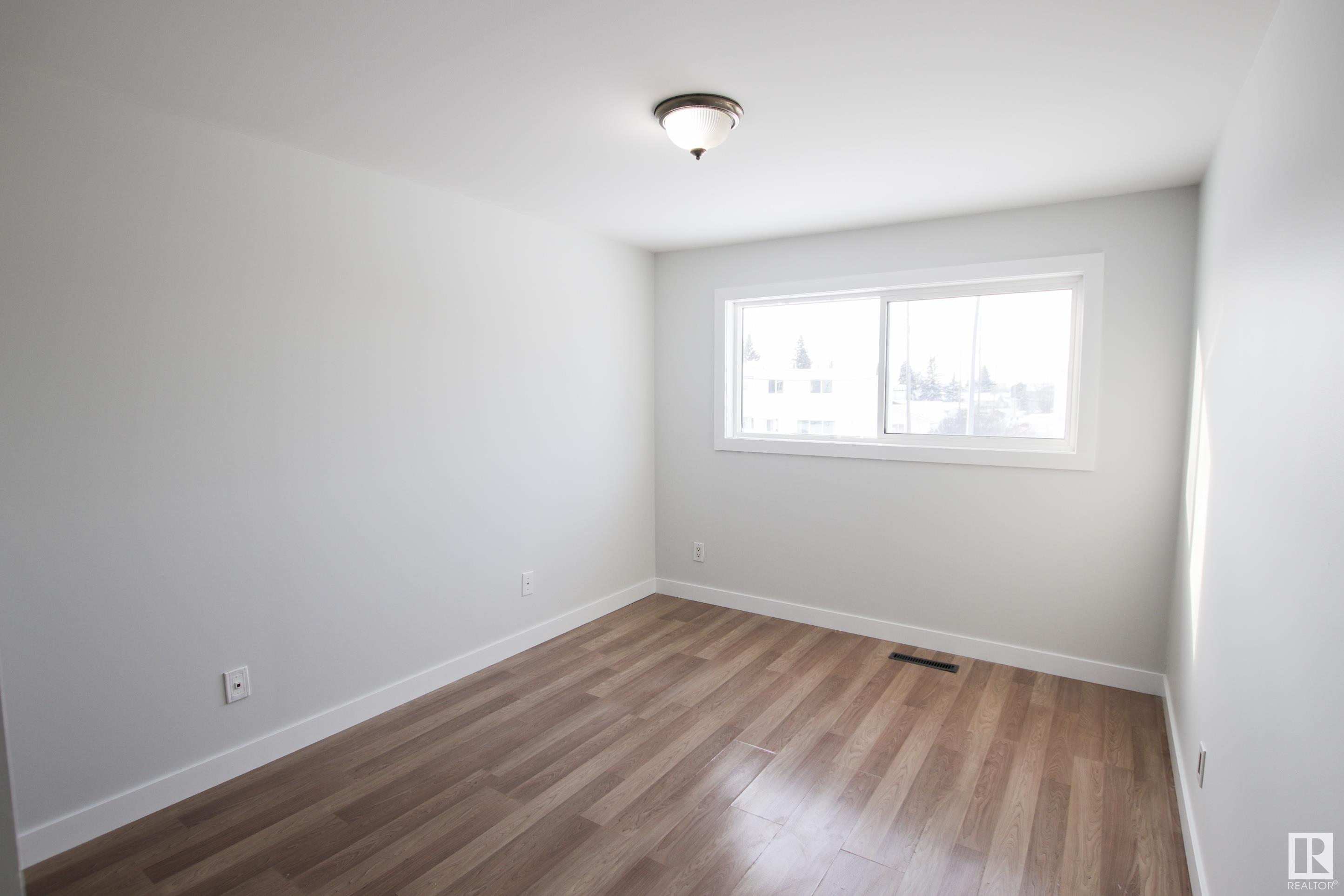      13321 90 ST NW , Edmonton,  ,T5E 3M7 ;  Listing Number: MLS E4420061