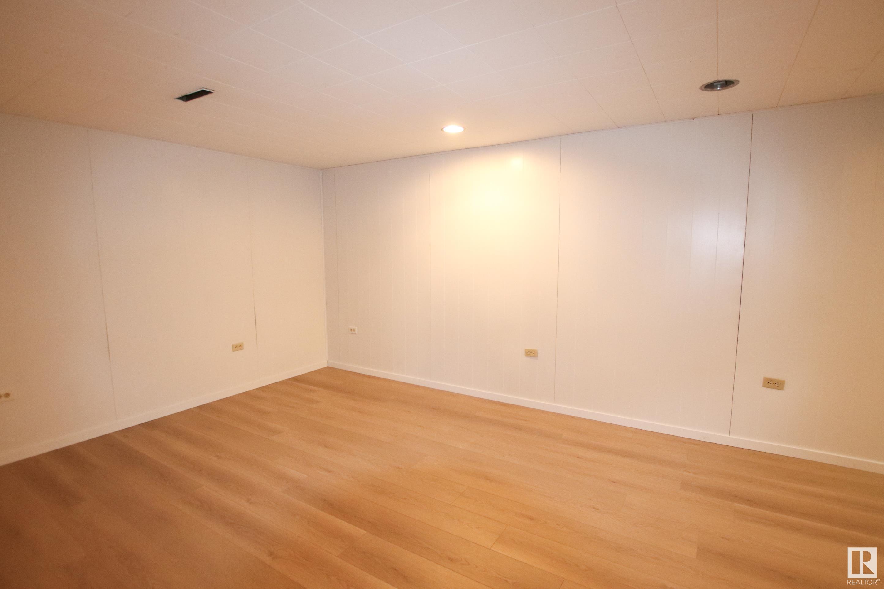      13321 90 ST NW , Edmonton,  ,T5E 3M7 ;  Listing Number: MLS E4420061