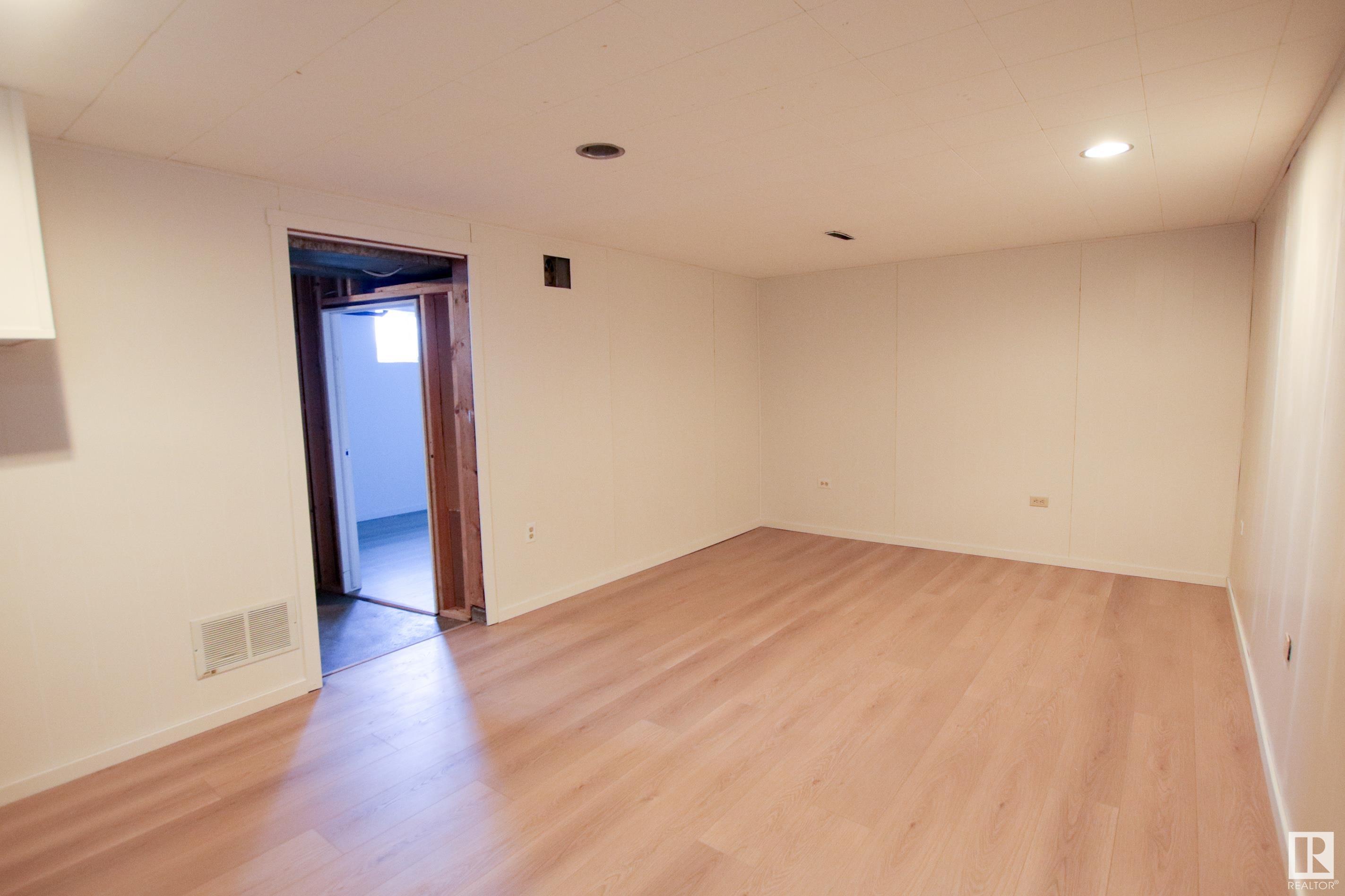      13321 90 ST NW , Edmonton,  ,T5E 3M7 ;  Listing Number: MLS E4420061