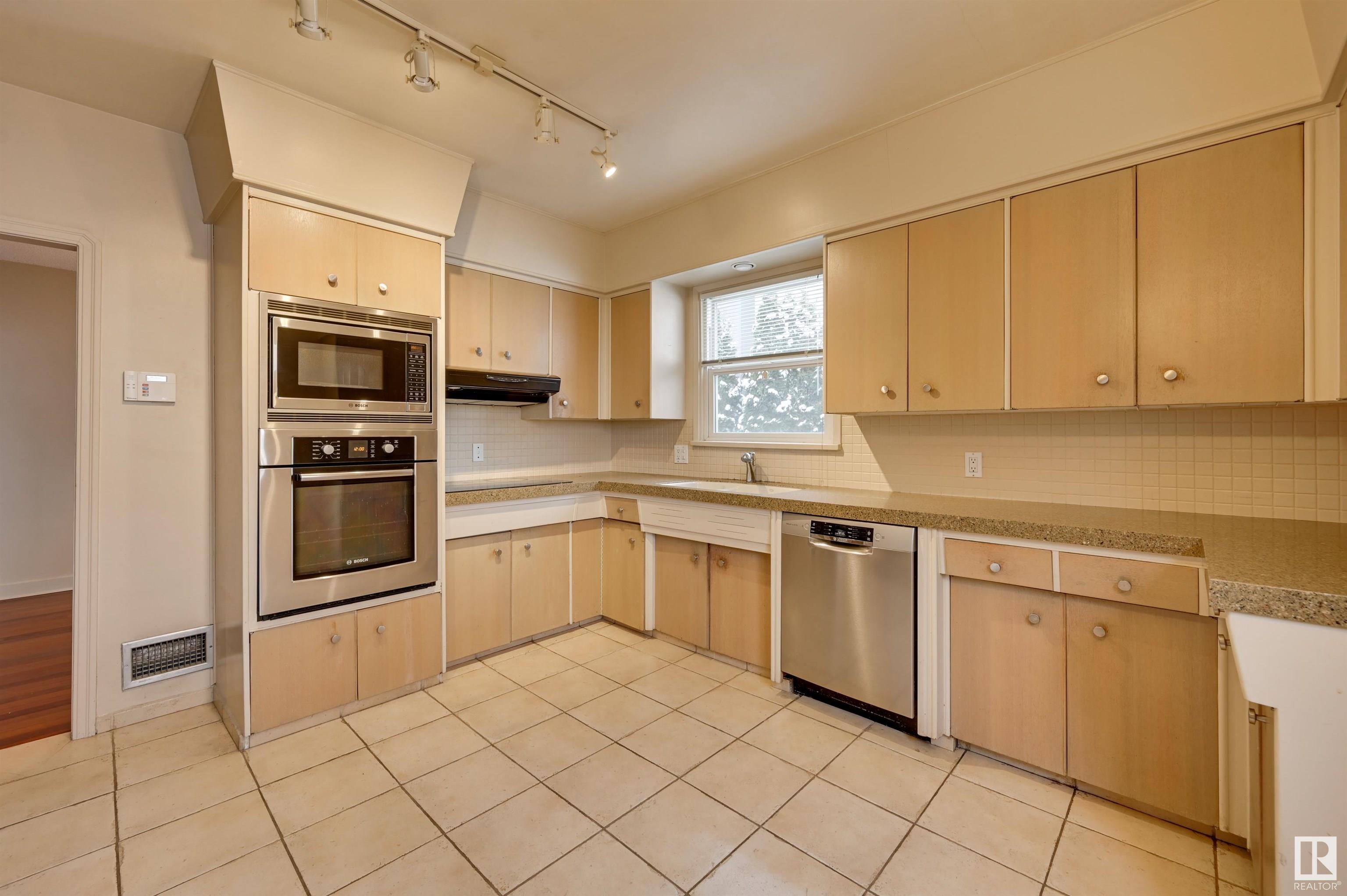     13607 101 AV NW , Edmonton,  ,T5N 0J4 ;  Listing Number: MLS E4420064