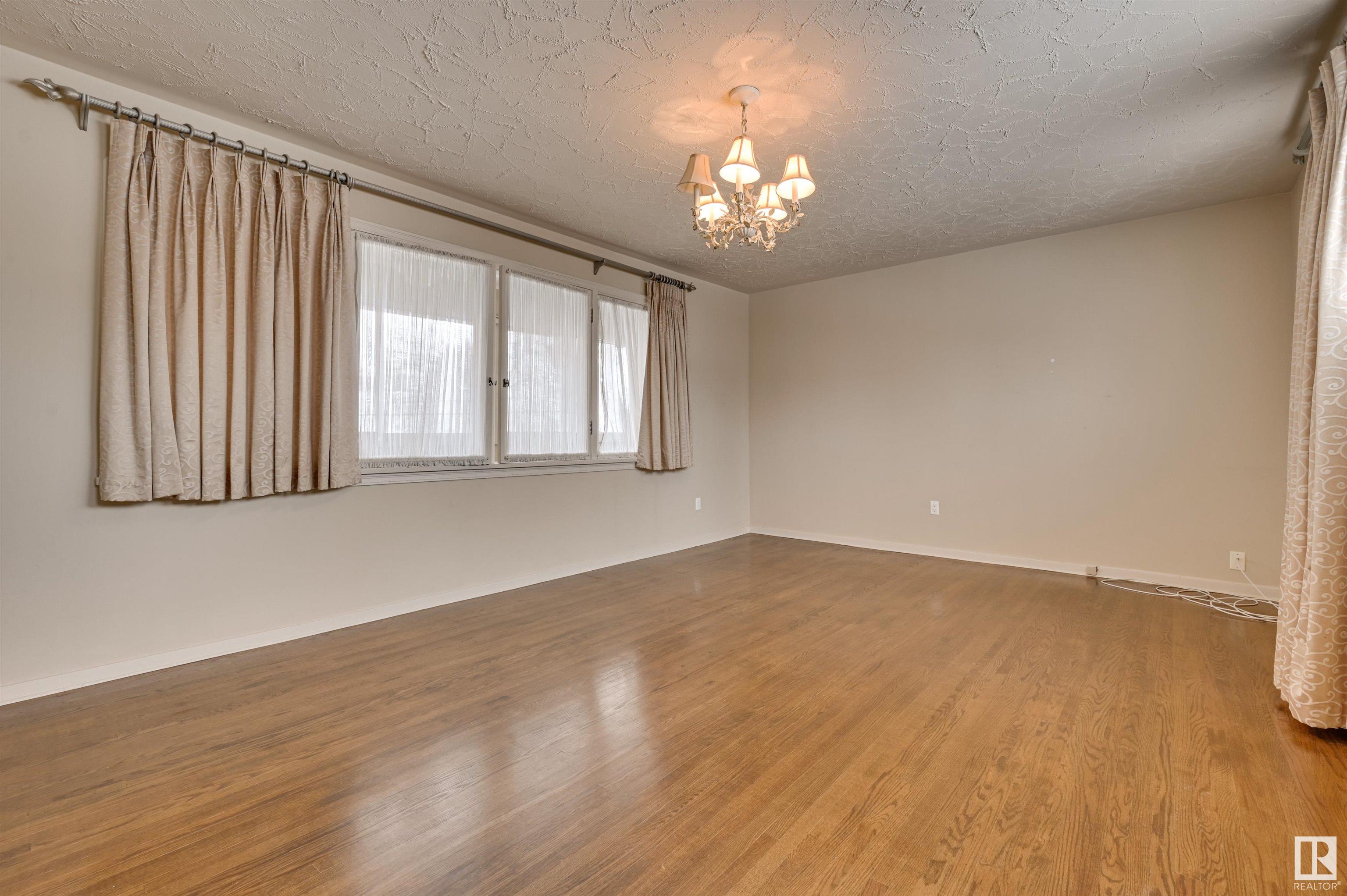      13607 101 AV NW , Edmonton,  ,T5N 0J4 ;  Listing Number: MLS E4420064