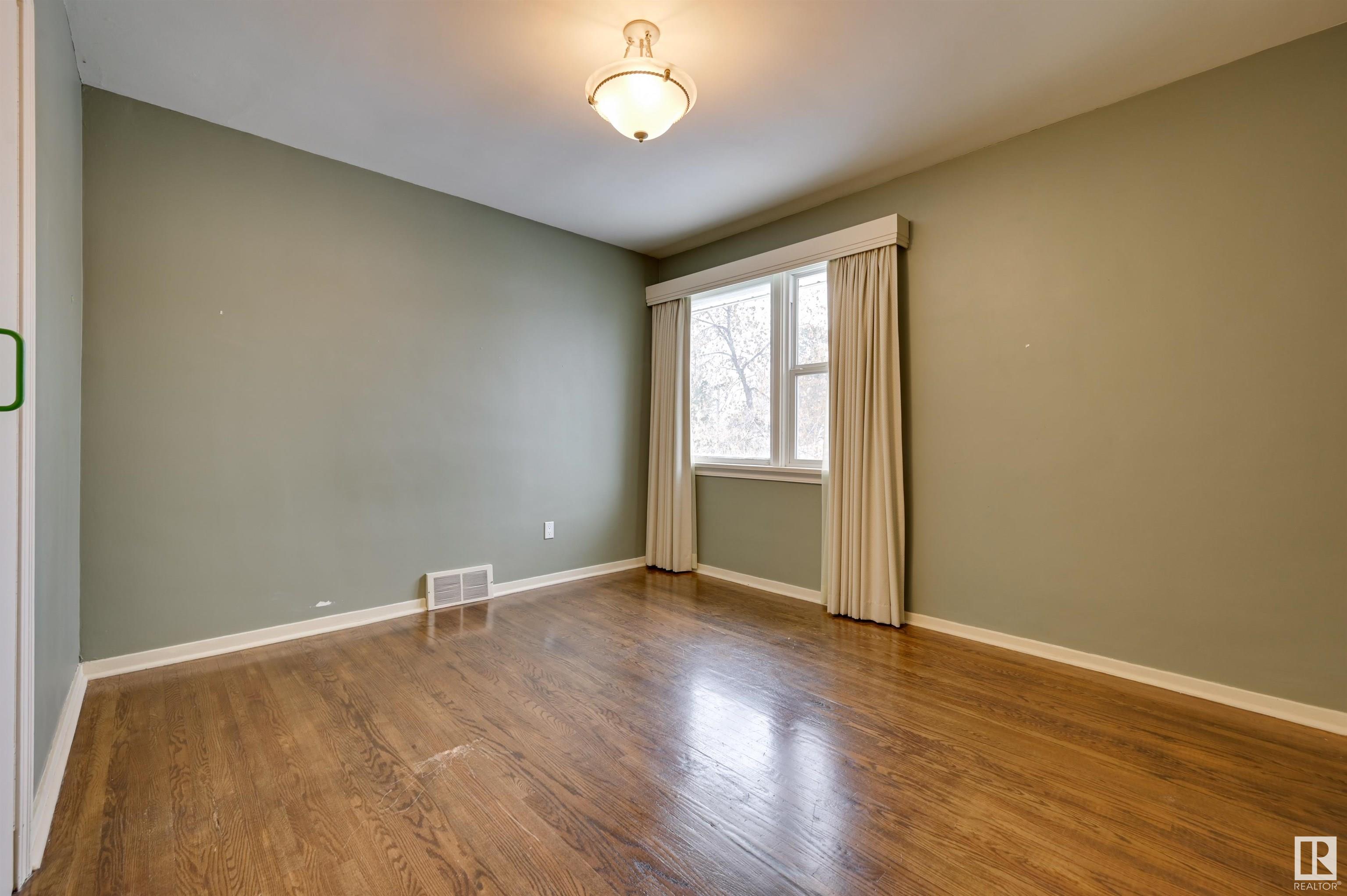      13607 101 AV NW , Edmonton,  ,T5N 0J4 ;  Listing Number: MLS E4420064