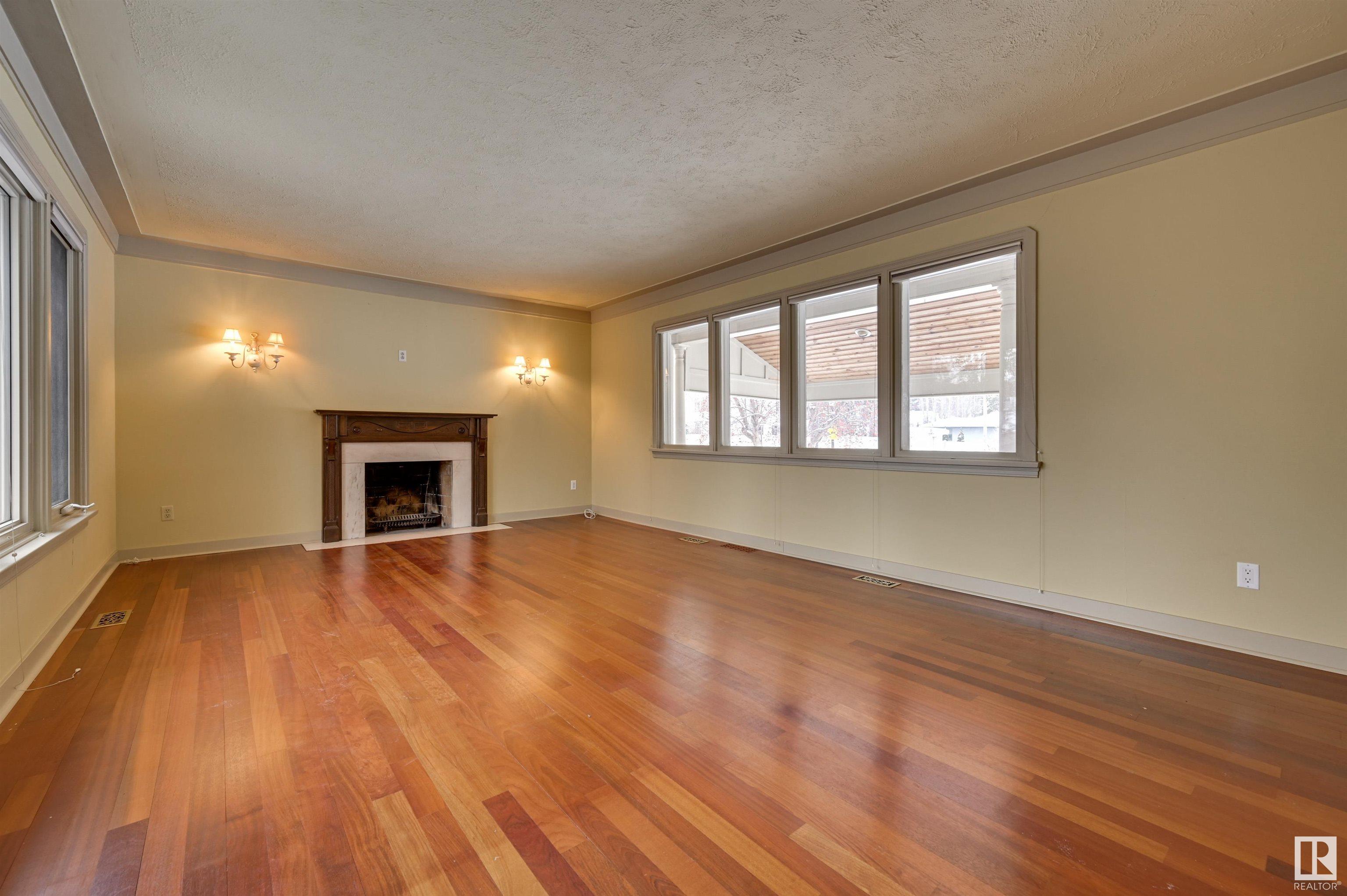      13607 101 AV NW , Edmonton,  ,T5N 0J4 ;  Listing Number: MLS E4420064