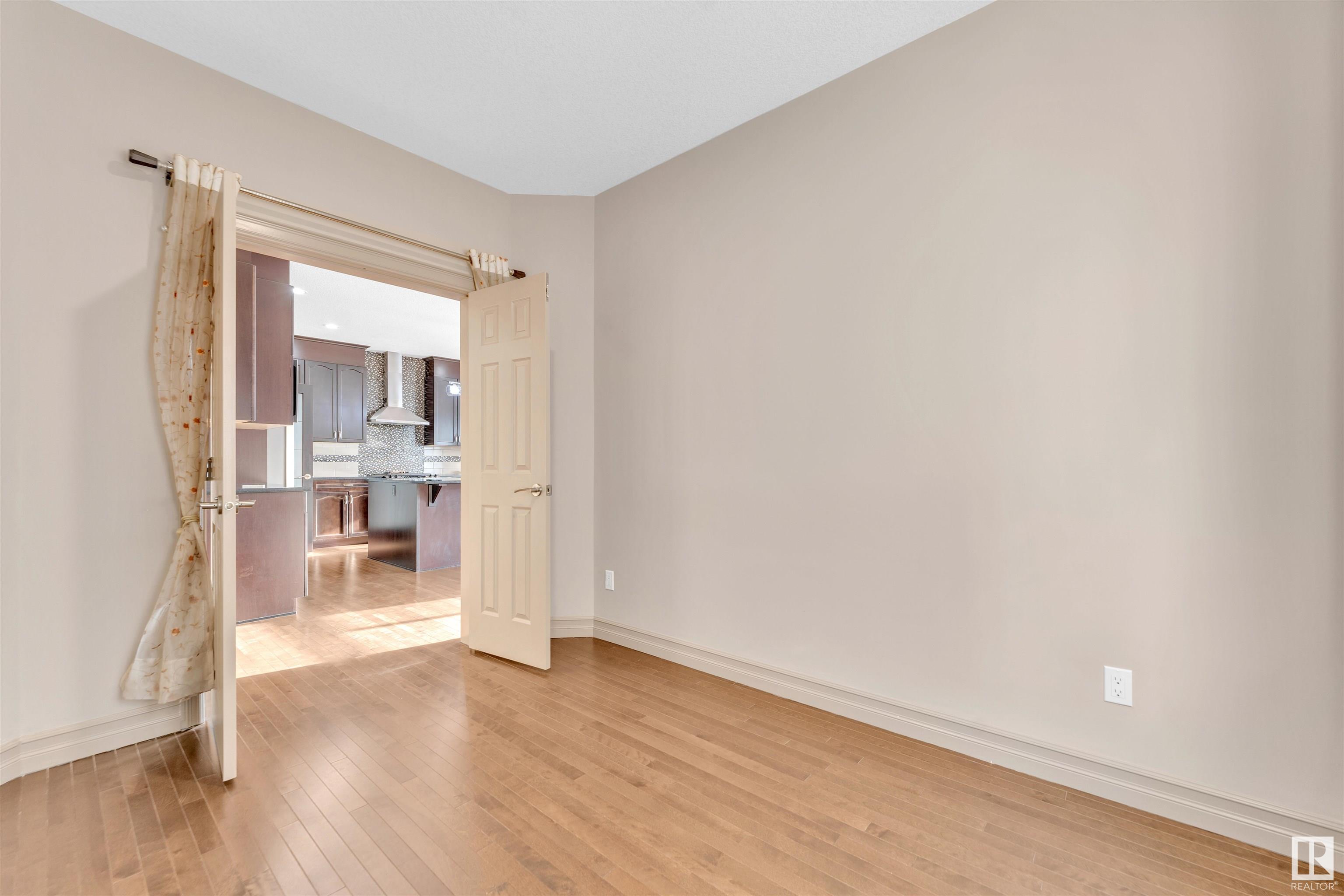      3307 21 AV NW , Edmonton,  ,T6T 0K9 ;  Listing Number: MLS E4420076