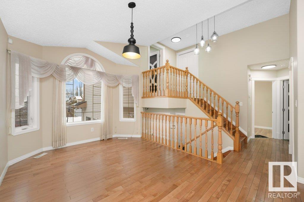     2423 35 AV NW NW , Edmonton,  ,T6T 1V9 ;  Listing Number: MLS E4420098