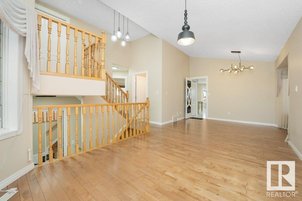      2423 35 AV NW NW , Edmonton,  ,T6T 1V9 ;  Listing Number: MLS E4420098