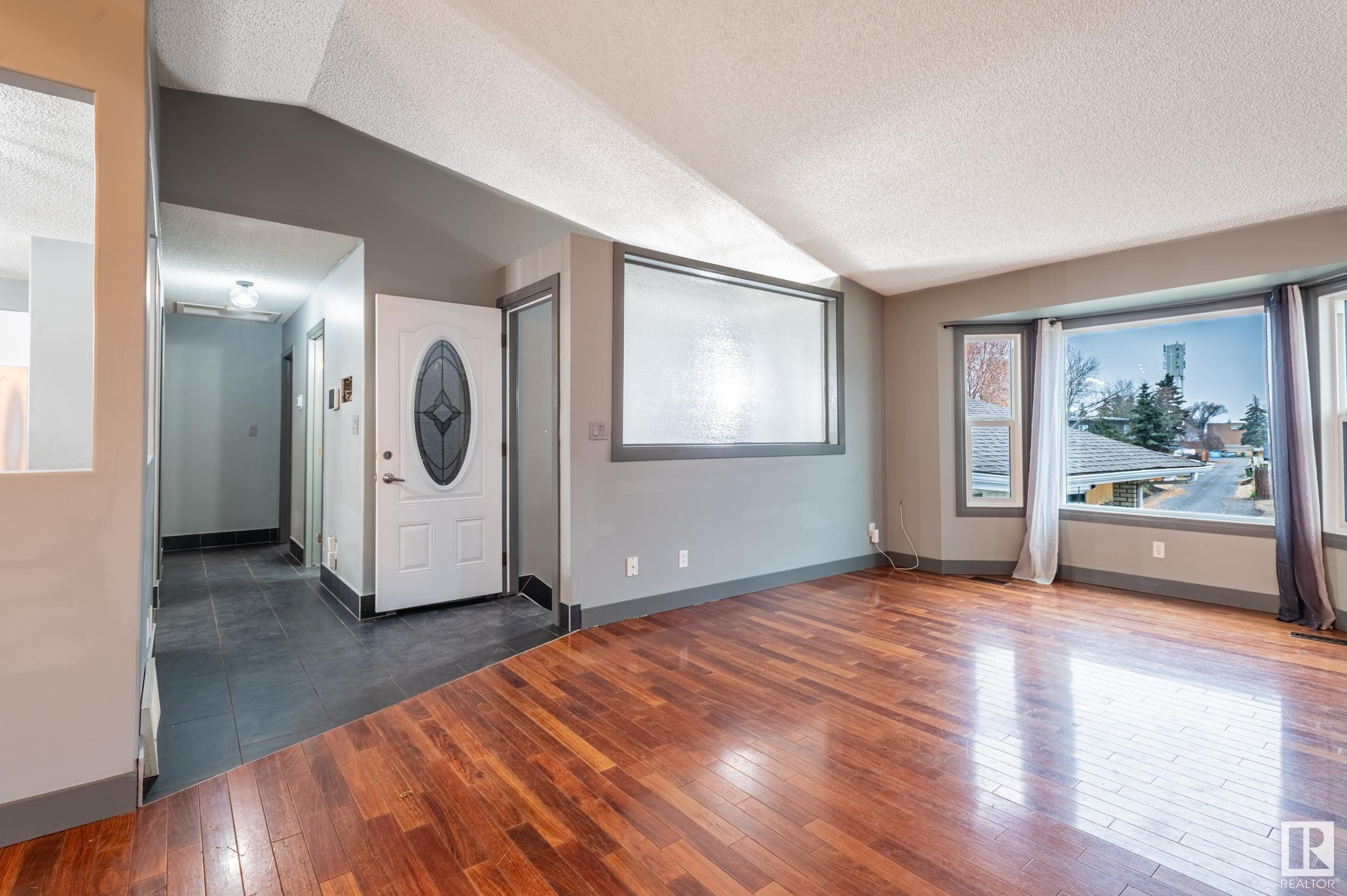      3811 21 AV NW , Edmonton,  ,T6L 4T4 ;  Listing Number: MLS E4420136