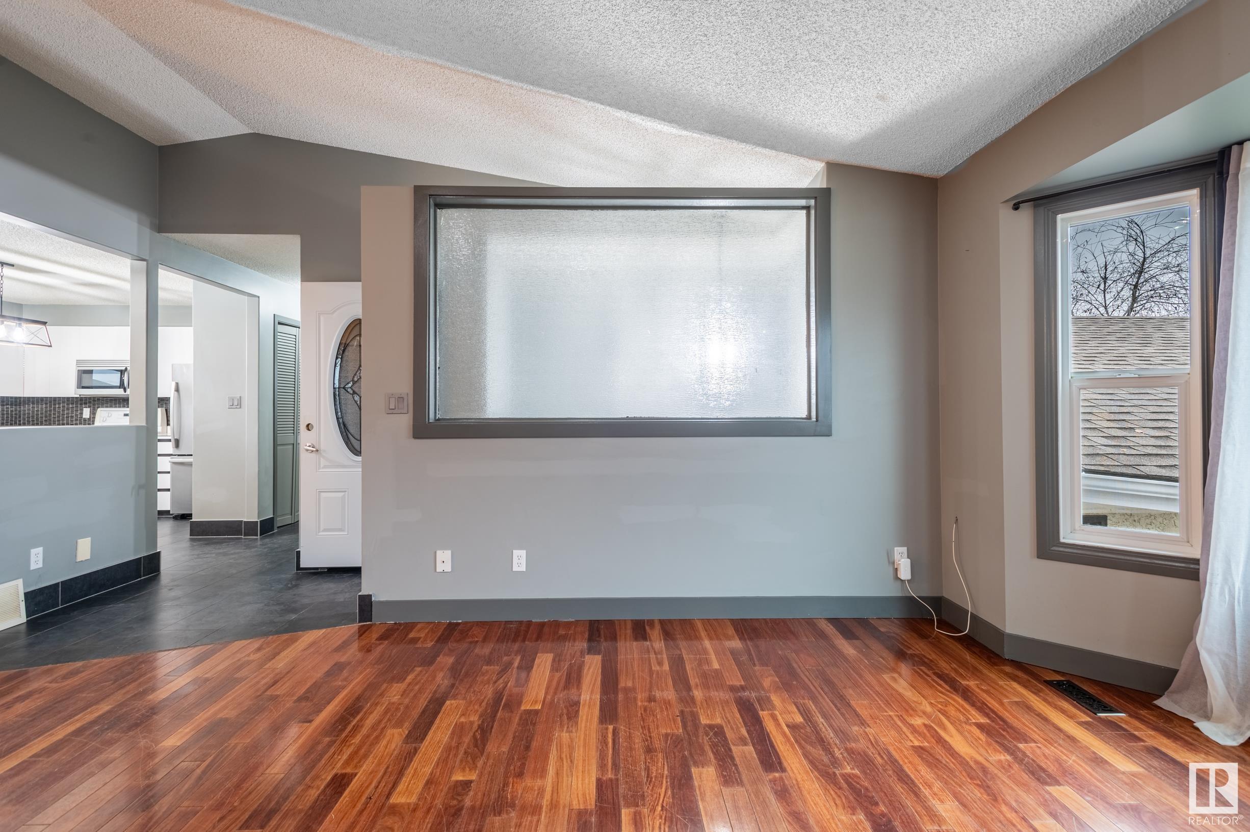      3811 21 AV NW , Edmonton,  ,T6L 4T4 ;  Listing Number: MLS E4420136