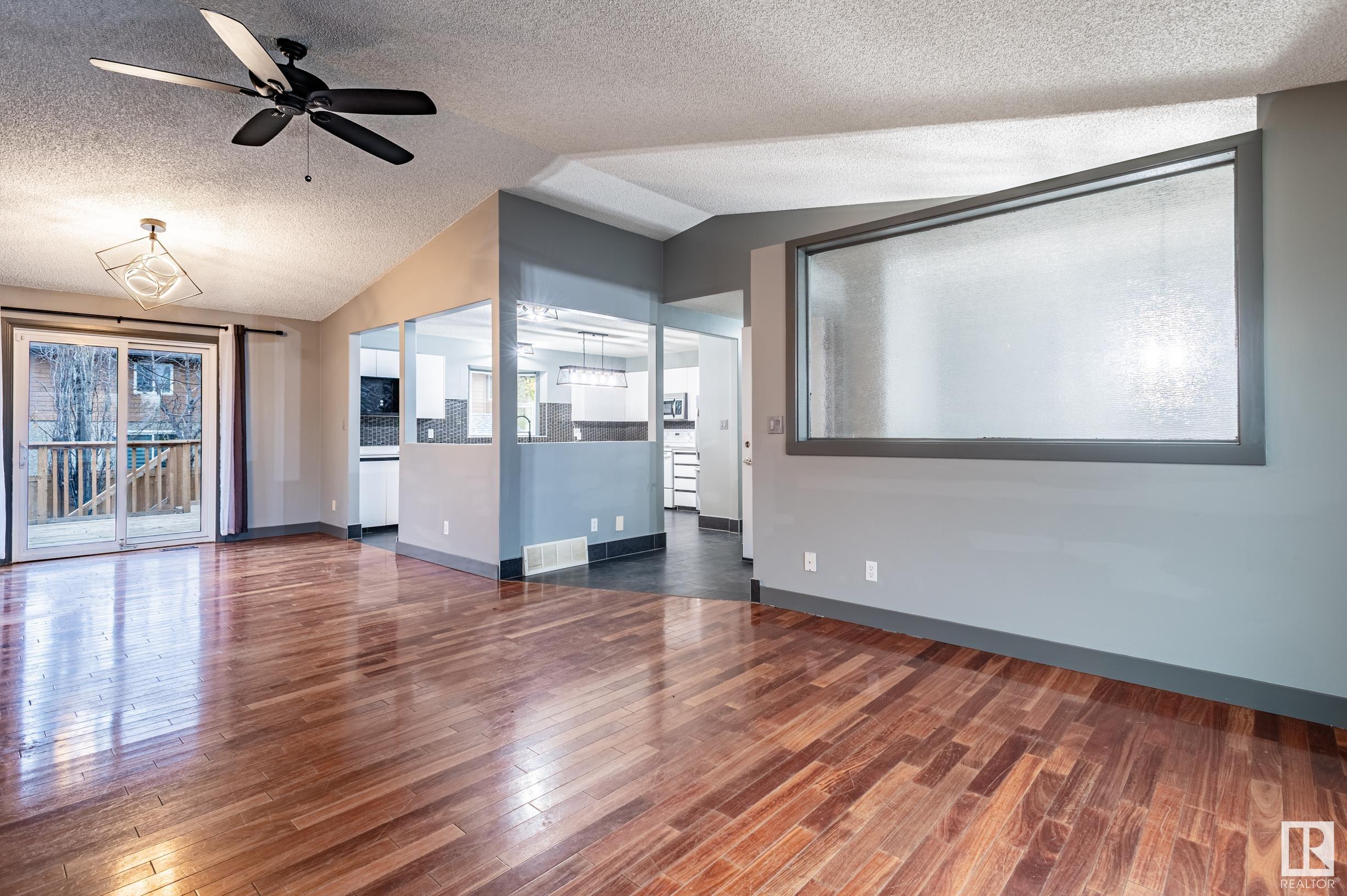      3811 21 AV NW , Edmonton,  ,T6L 4T4 ;  Listing Number: MLS E4420136
