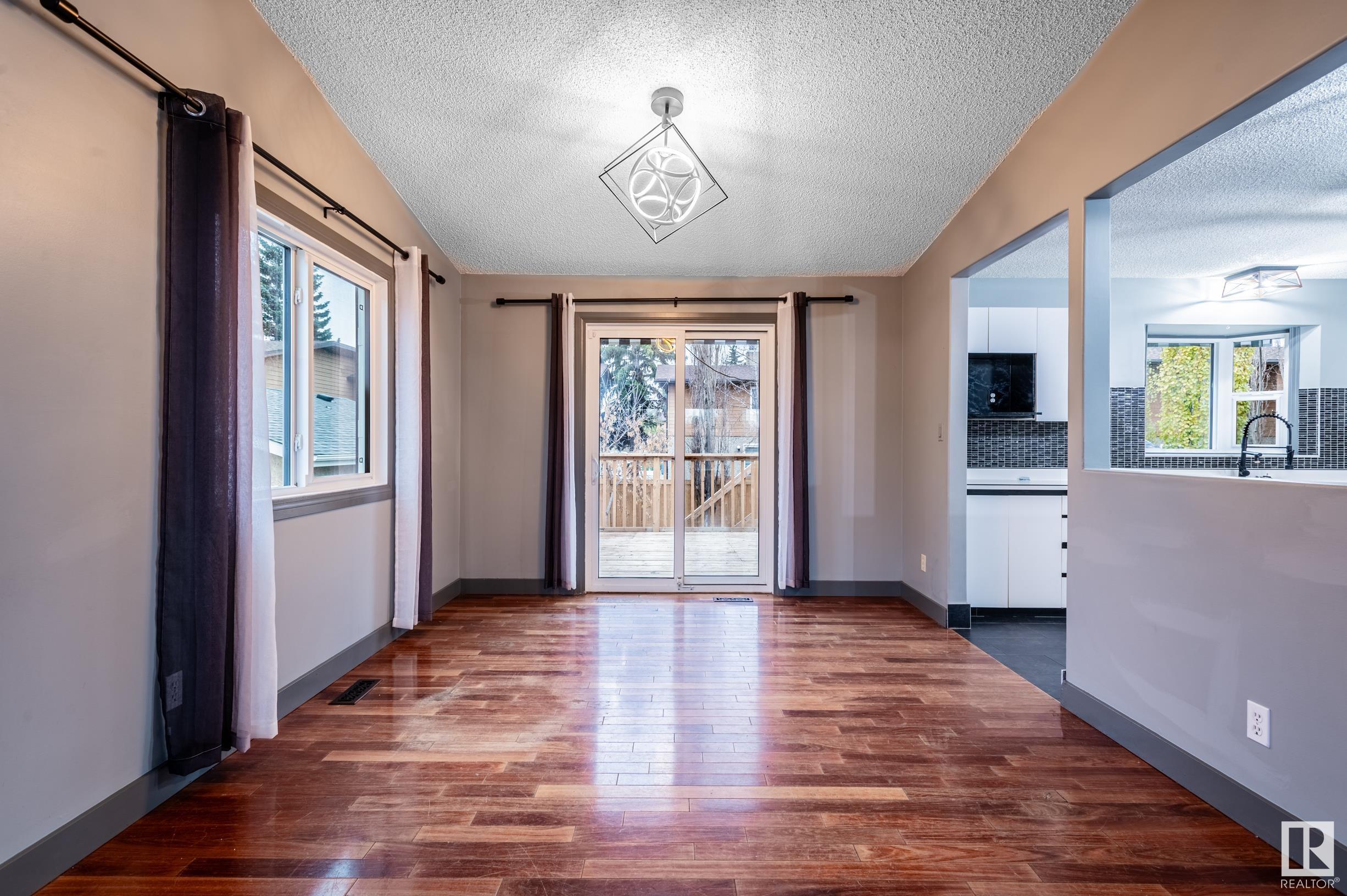      3811 21 AV NW , Edmonton,  ,T6L 4T4 ;  Listing Number: MLS E4420136