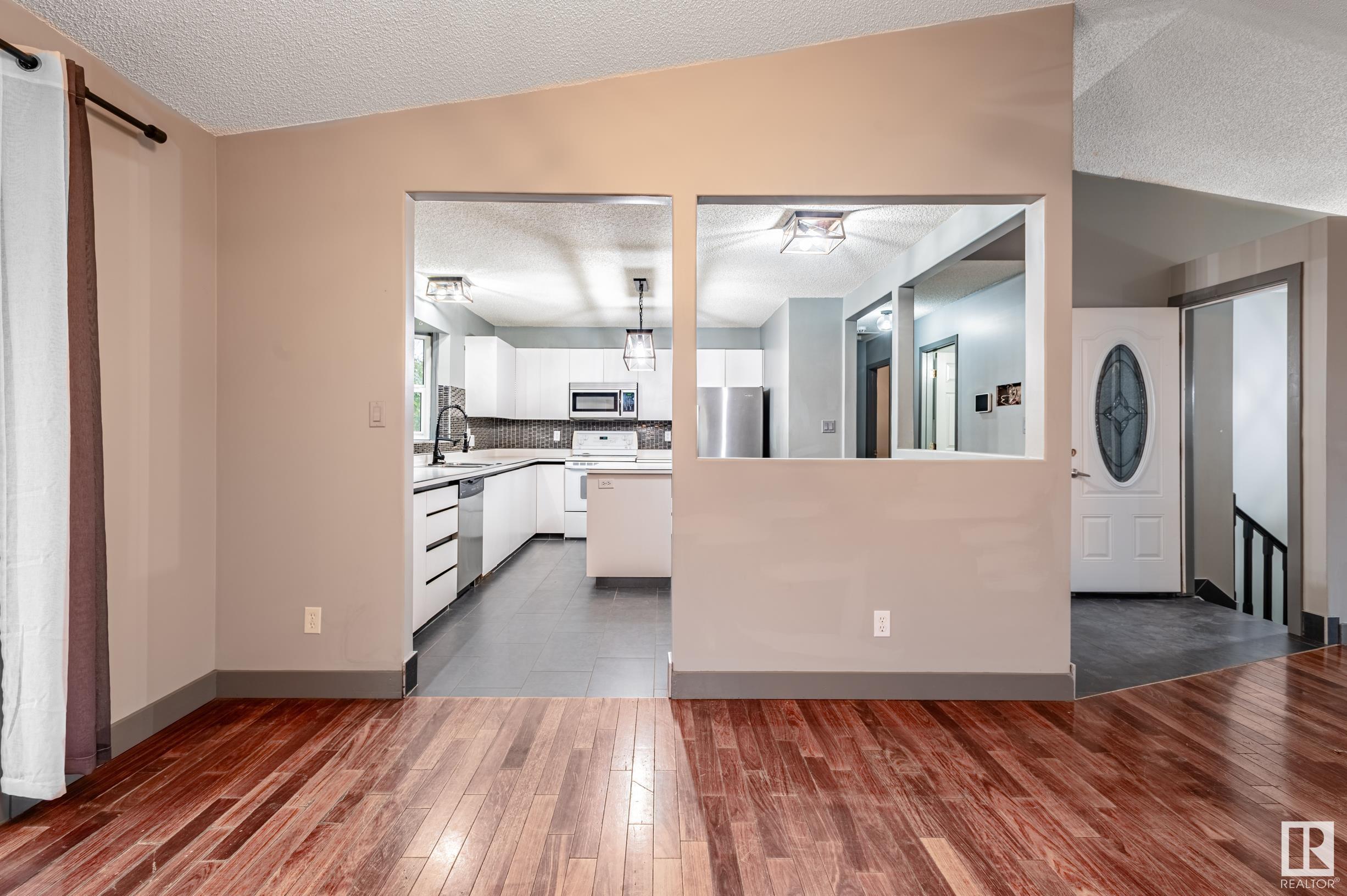      3811 21 AV NW , Edmonton,  ,T6L 4T4 ;  Listing Number: MLS E4420136