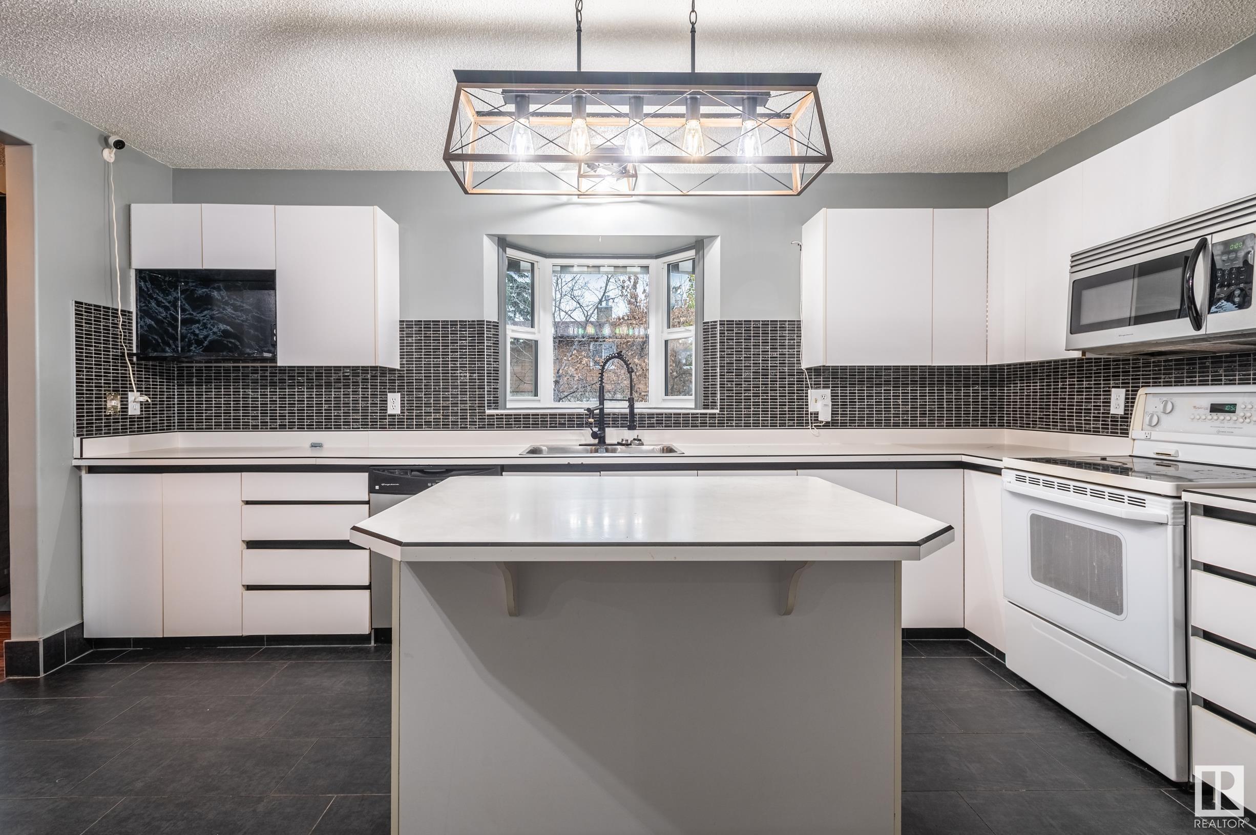      3811 21 AV NW , Edmonton,  ,T6L 4T4 ;  Listing Number: MLS E4420136
