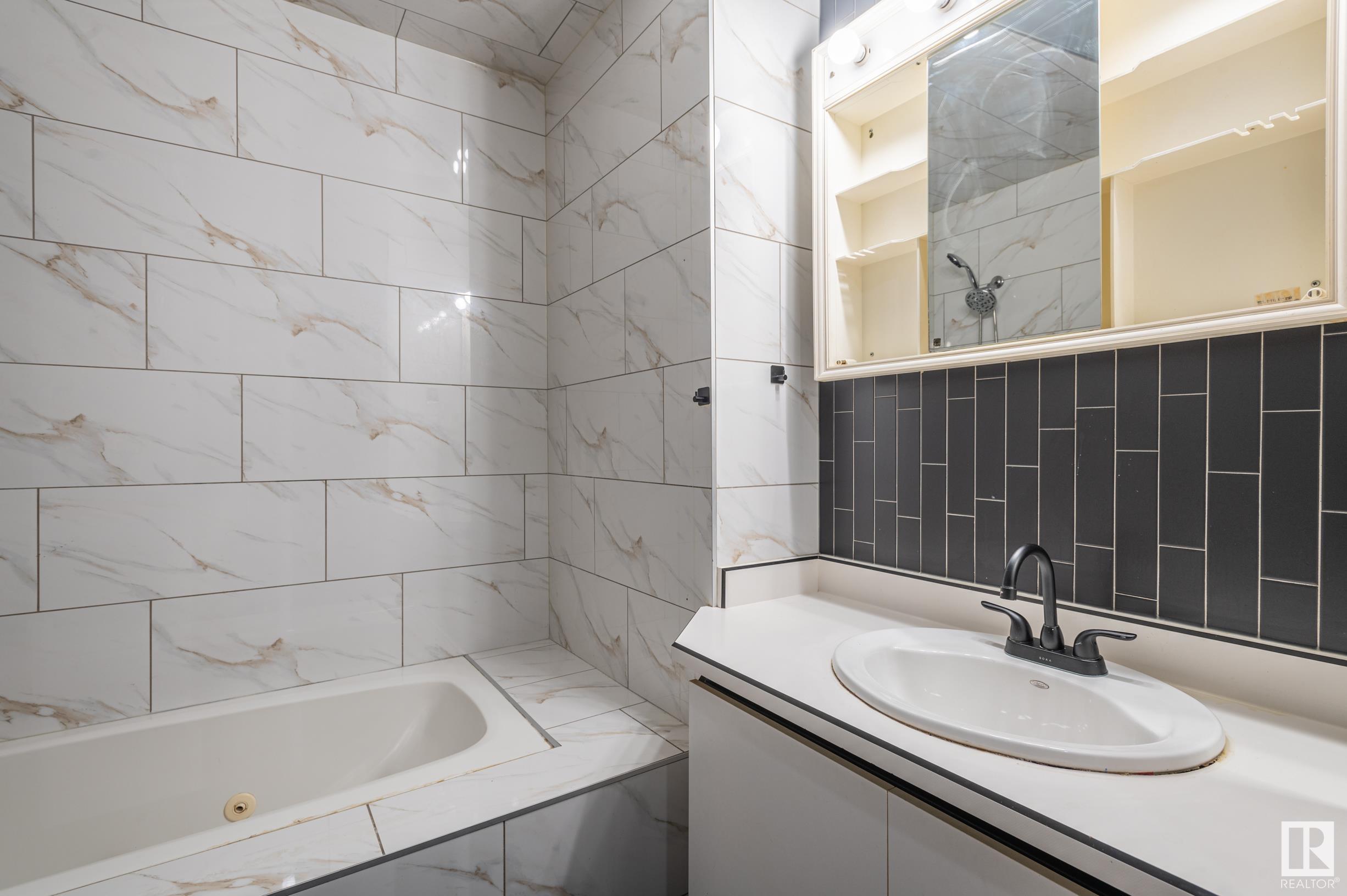      3811 21 AV NW , Edmonton,  ,T6L 4T4 ;  Listing Number: MLS E4420136