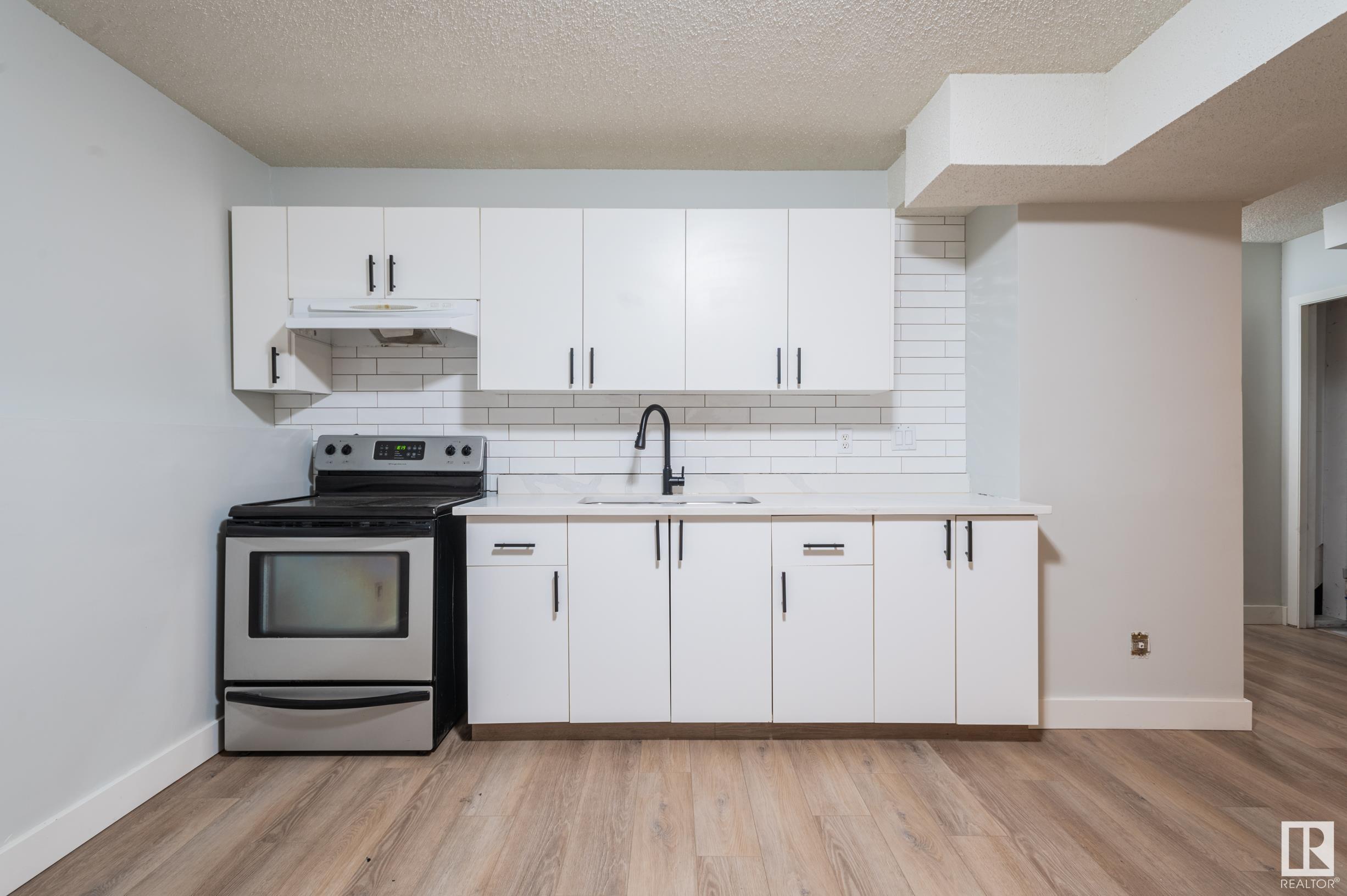      3811 21 AV NW , Edmonton,  ,T6L 4T4 ;  Listing Number: MLS E4420136