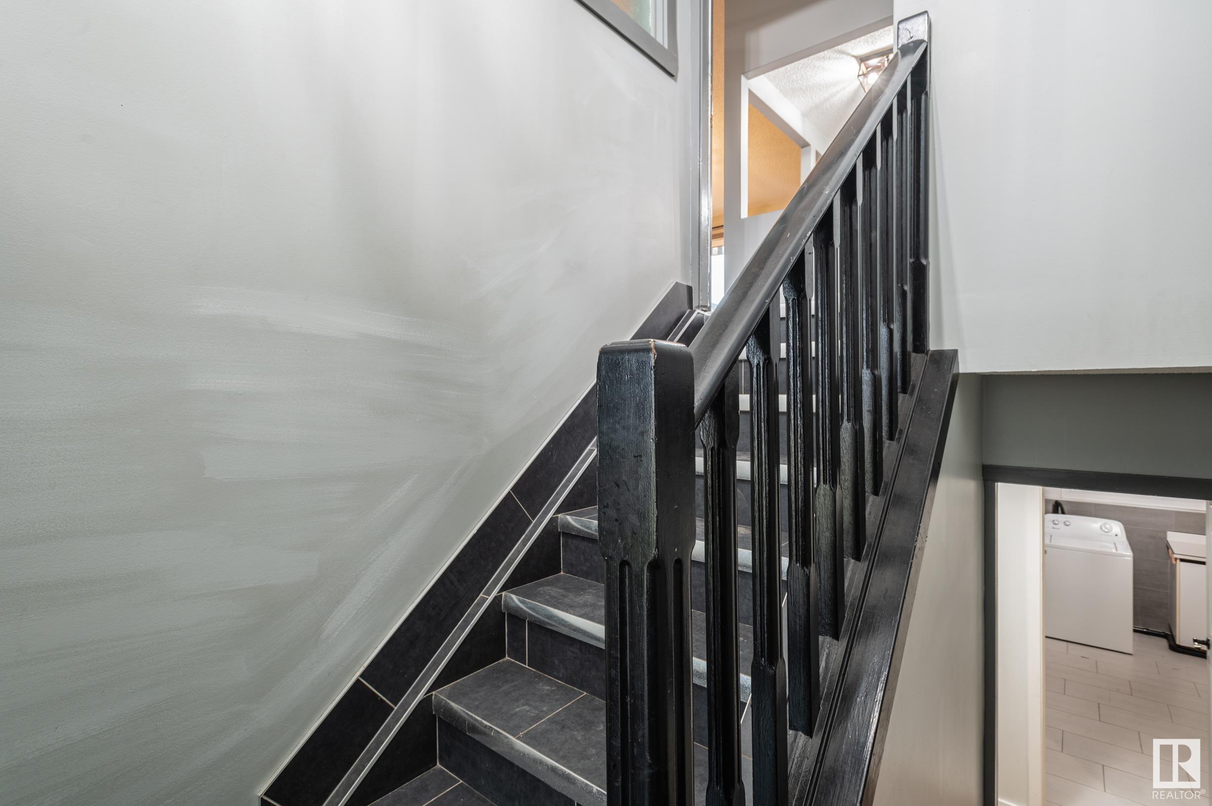      3811 21 AV NW , Edmonton,  ,T6L 4T4 ;  Listing Number: MLS E4420136