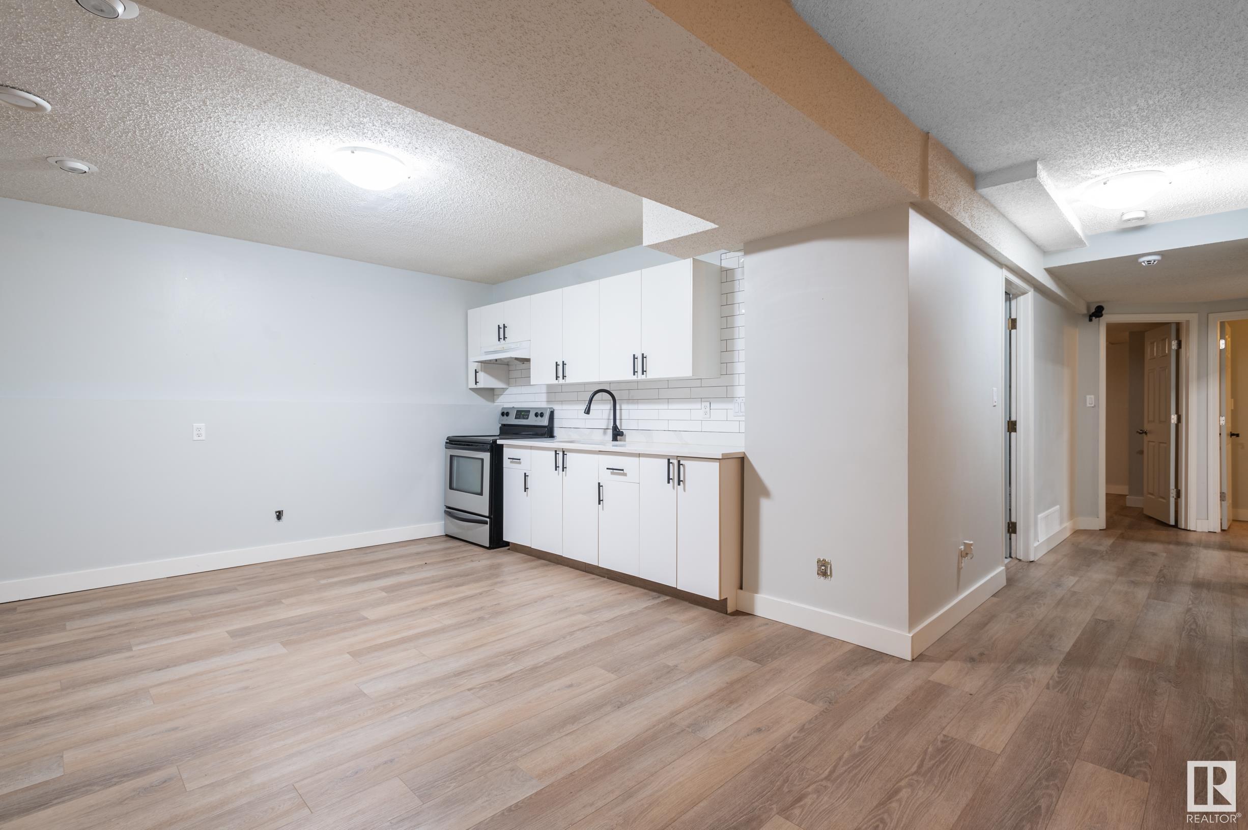      3811 21 AV NW , Edmonton,  ,T6L 4T4 ;  Listing Number: MLS E4420136