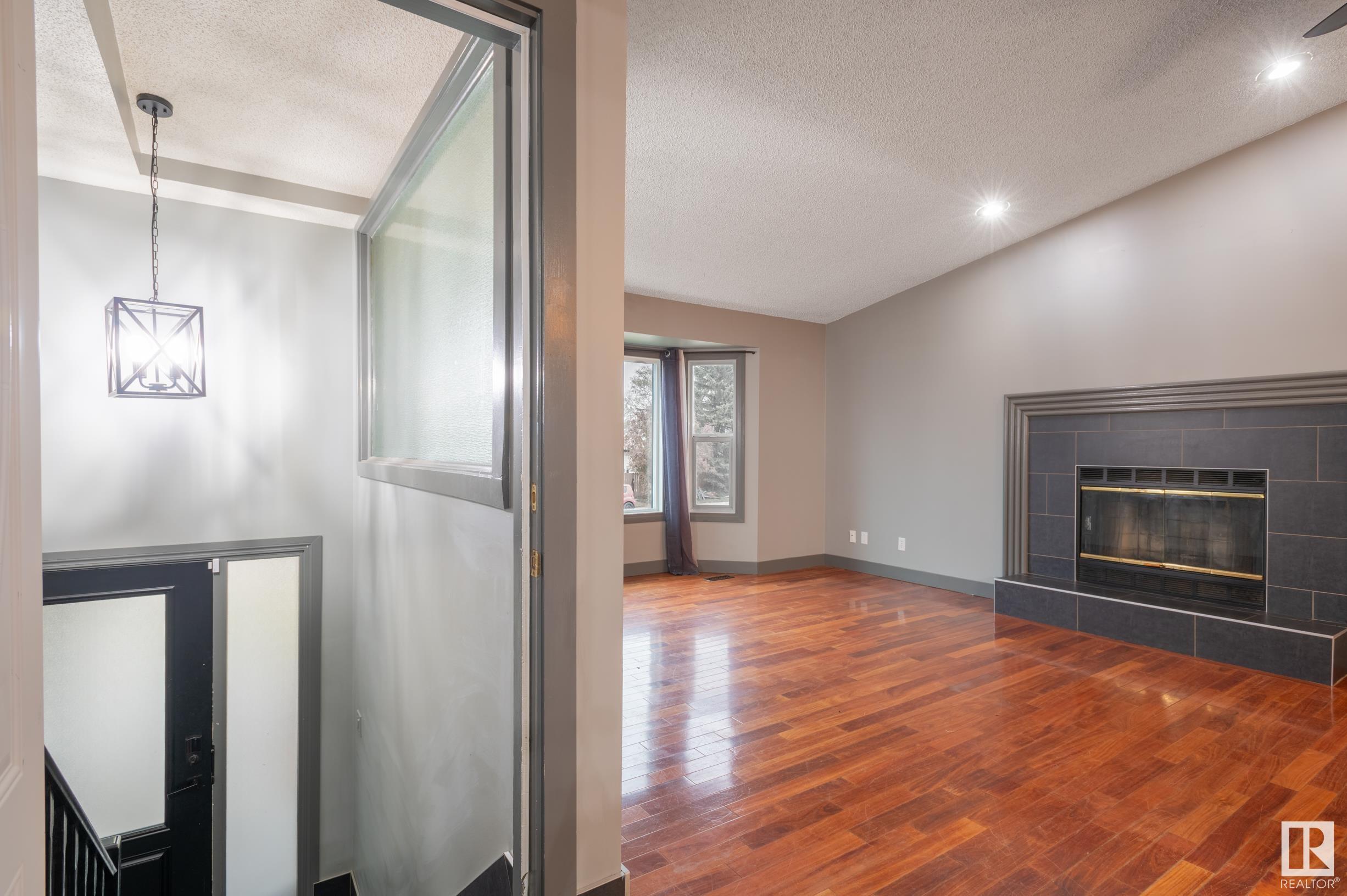      3811 21 AV NW , Edmonton,  ,T6L 4T4 ;  Listing Number: MLS E4420136
