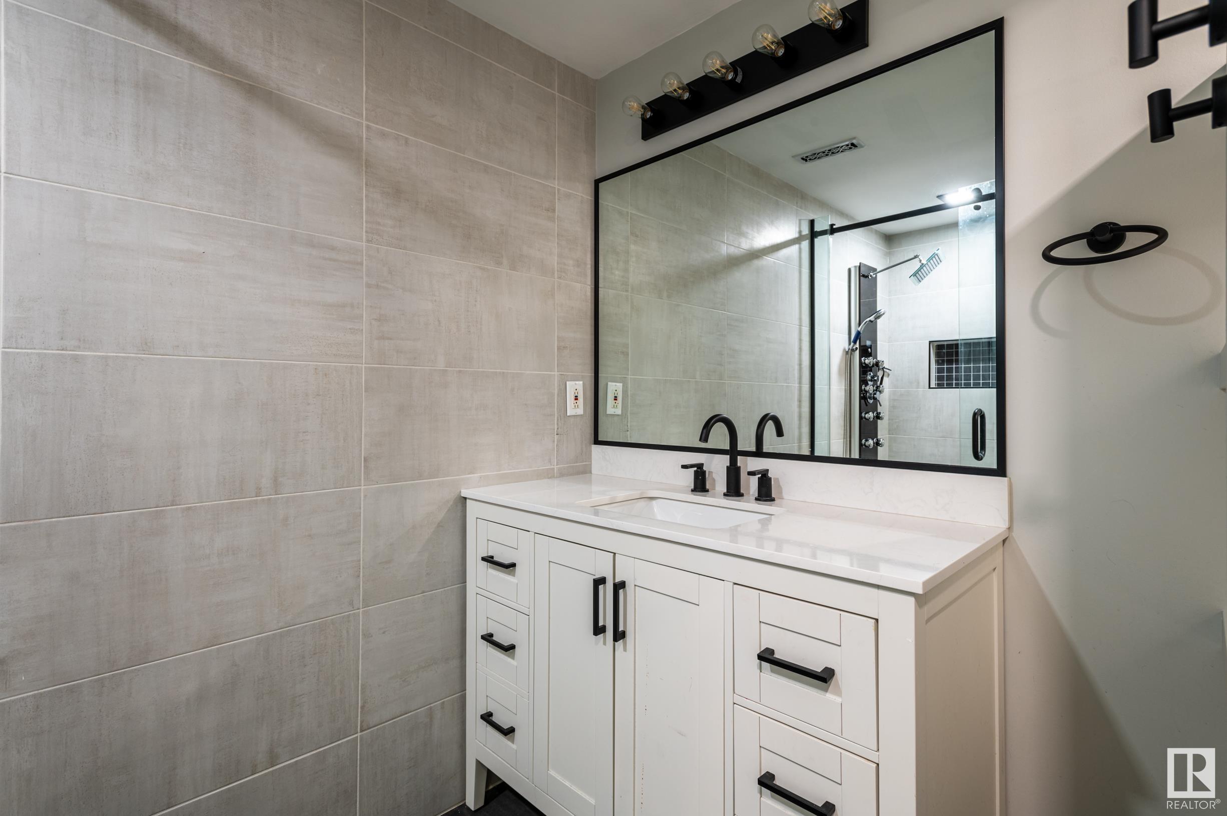      3811 21 AV NW , Edmonton,  ,T6L 4T4 ;  Listing Number: MLS E4420136