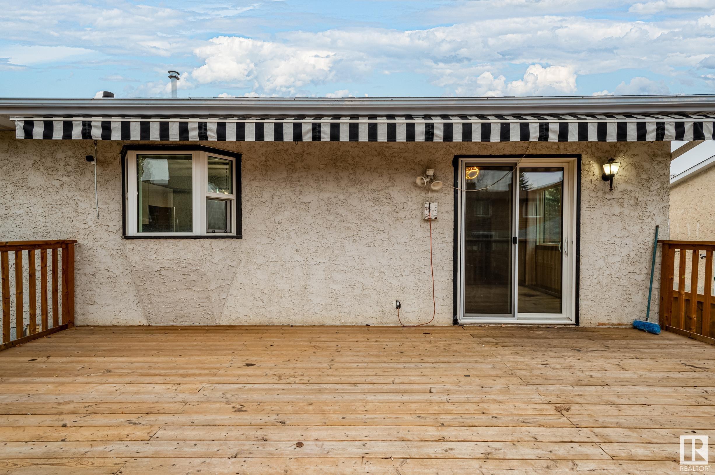      3811 21 AV NW , Edmonton,  ,T6L 4T4 ;  Listing Number: MLS E4420136