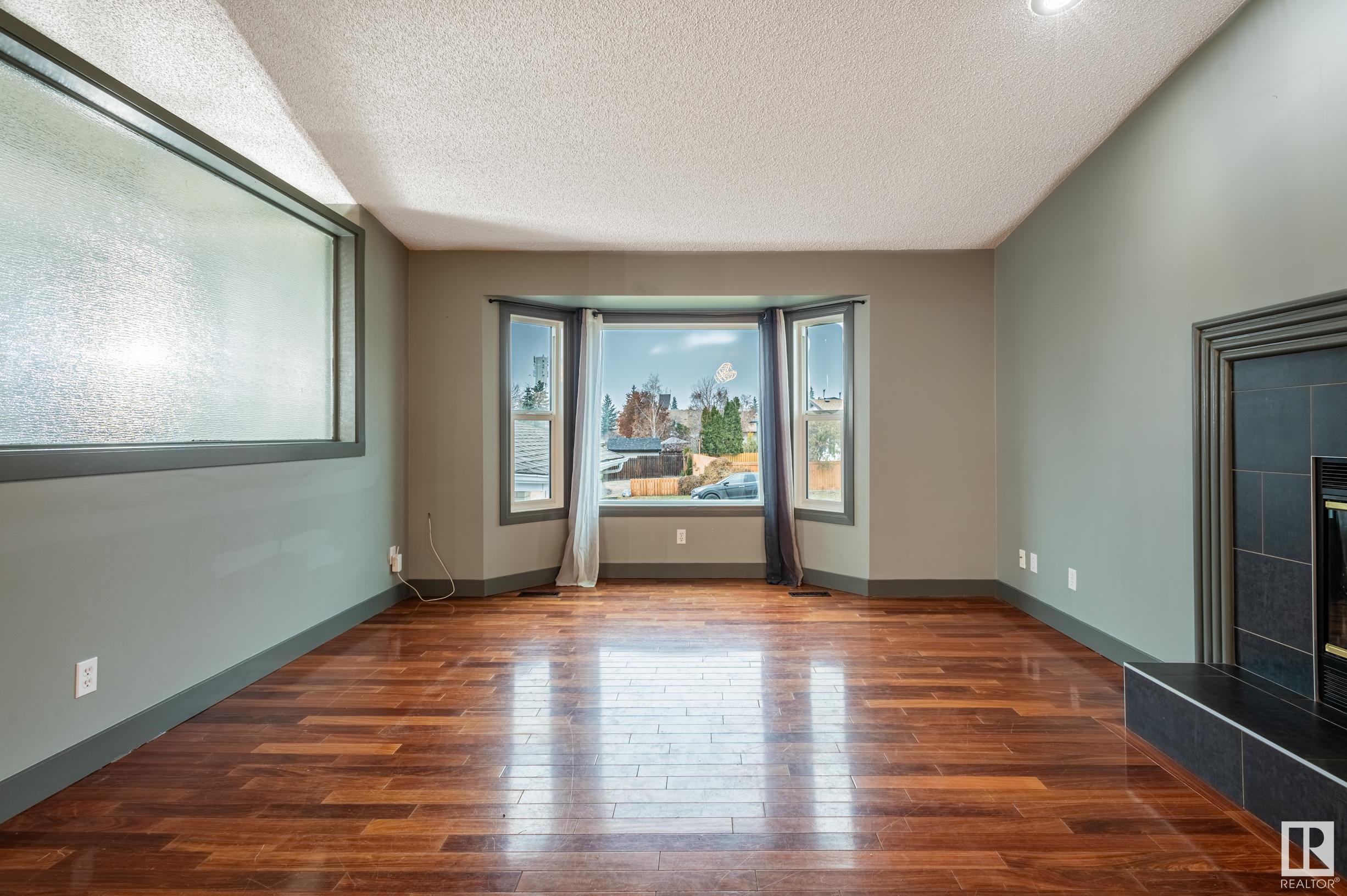      3811 21 AV NW , Edmonton,  ,T6L 4T4 ;  Listing Number: MLS E4420136